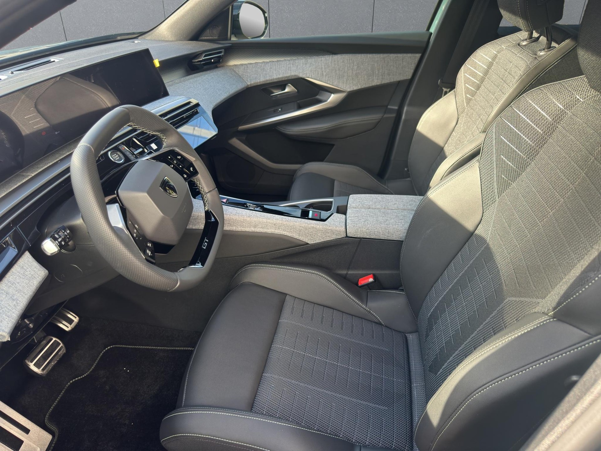 PEUGEOT 3008 1.6 PHEV GT-image-9