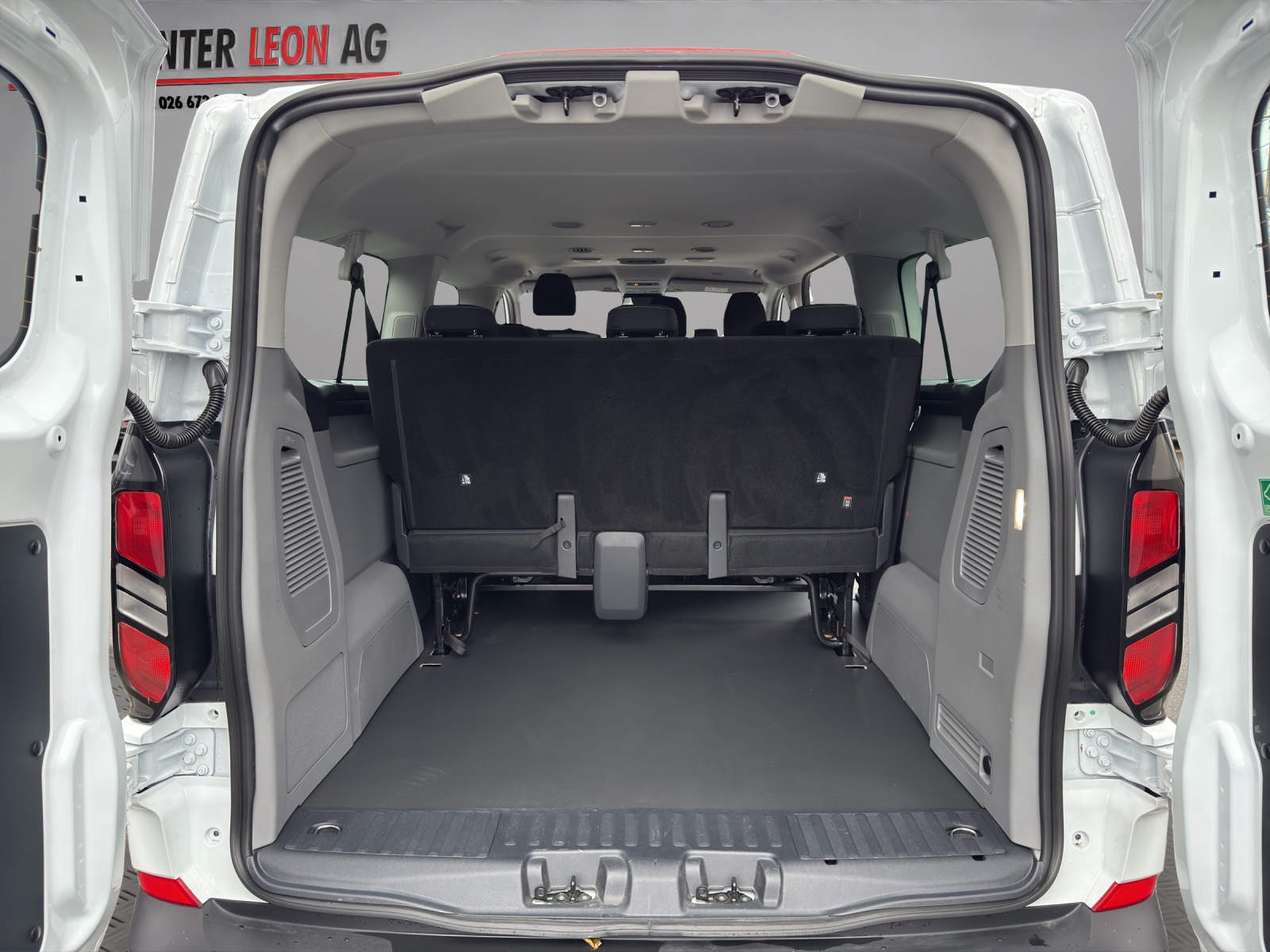 FORD Transit Custom Combi 320 L2H1 Trend Automat-image-18