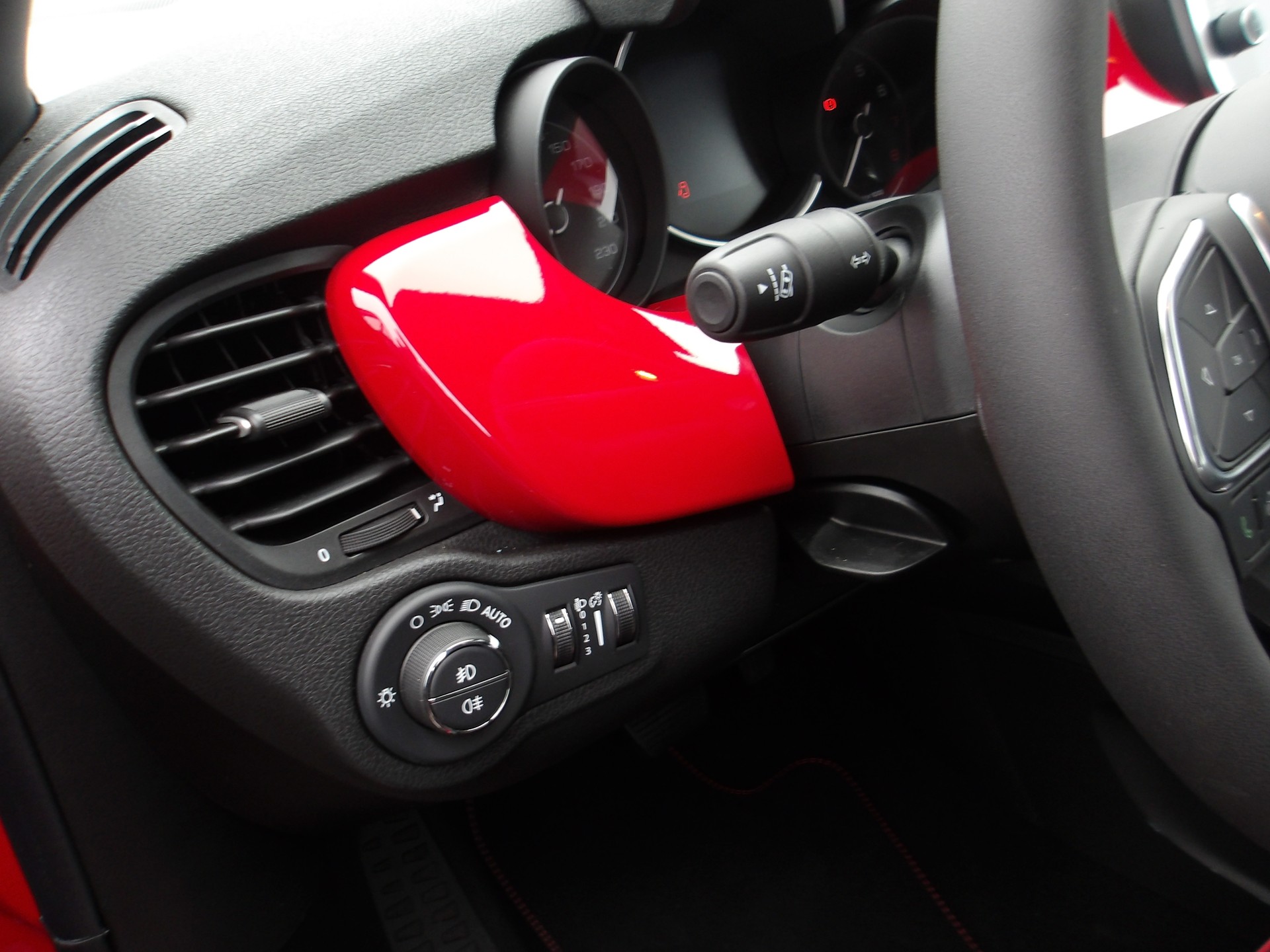 FIAT 500X 1.5 Hybrid Red DCT-image-11