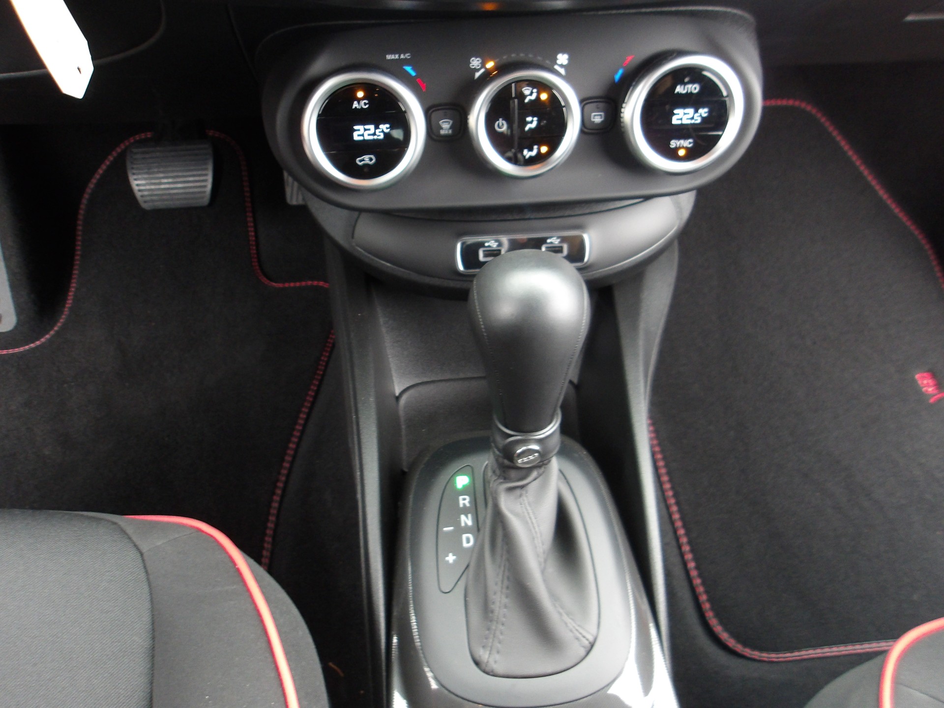 FIAT 500X 1.5 Hybrid Red DCT-image-14
