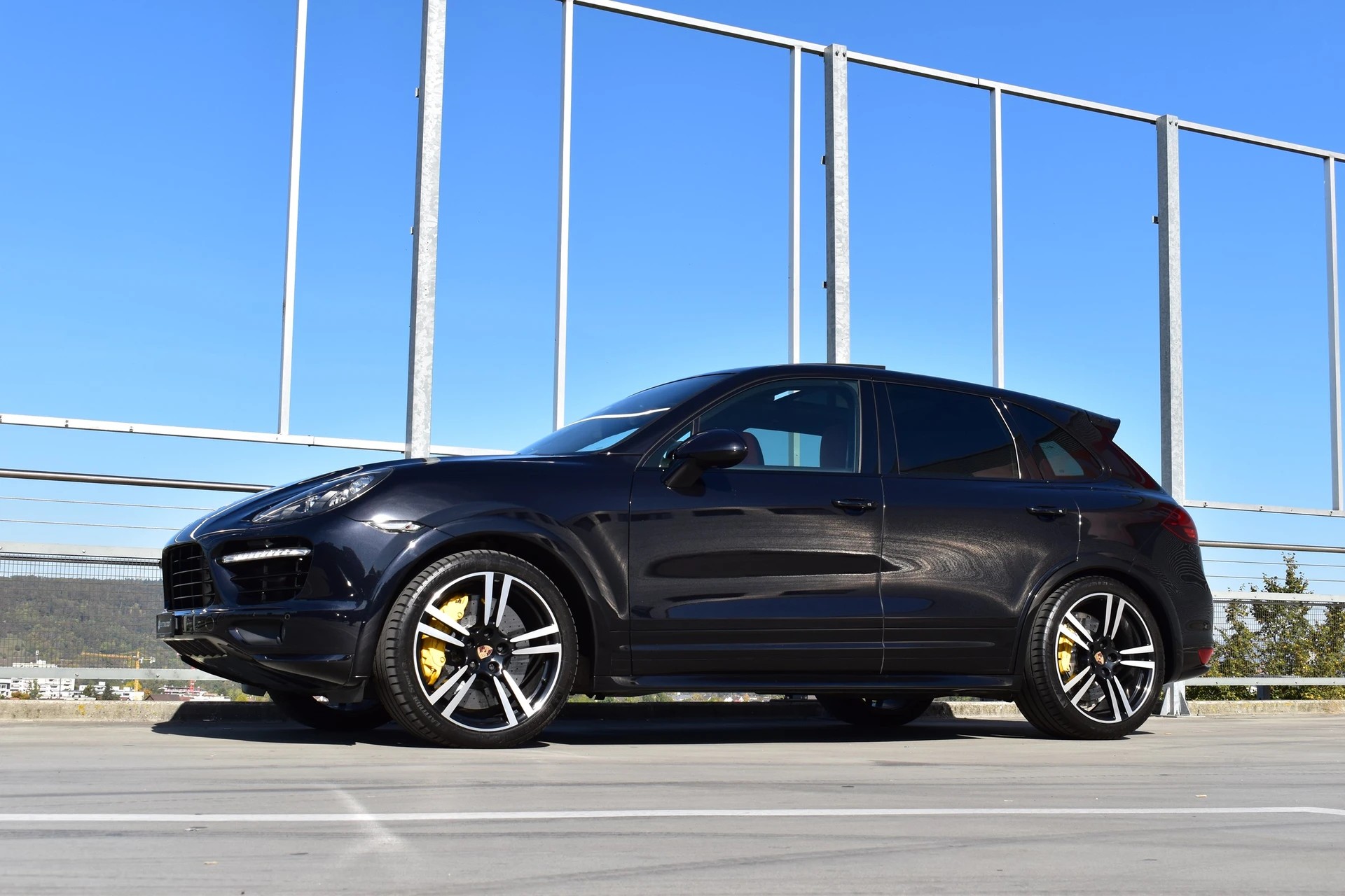 PORSCHE CAYENNE TURBO S BLACK l 551 PS-image-9