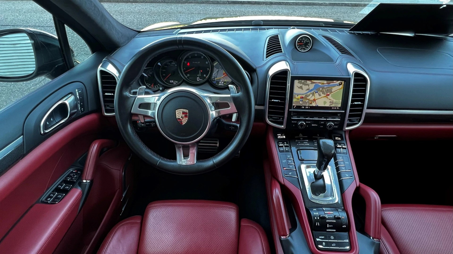 PORSCHE CAYENNE TURBO S BLACK l 551 PS-image-23