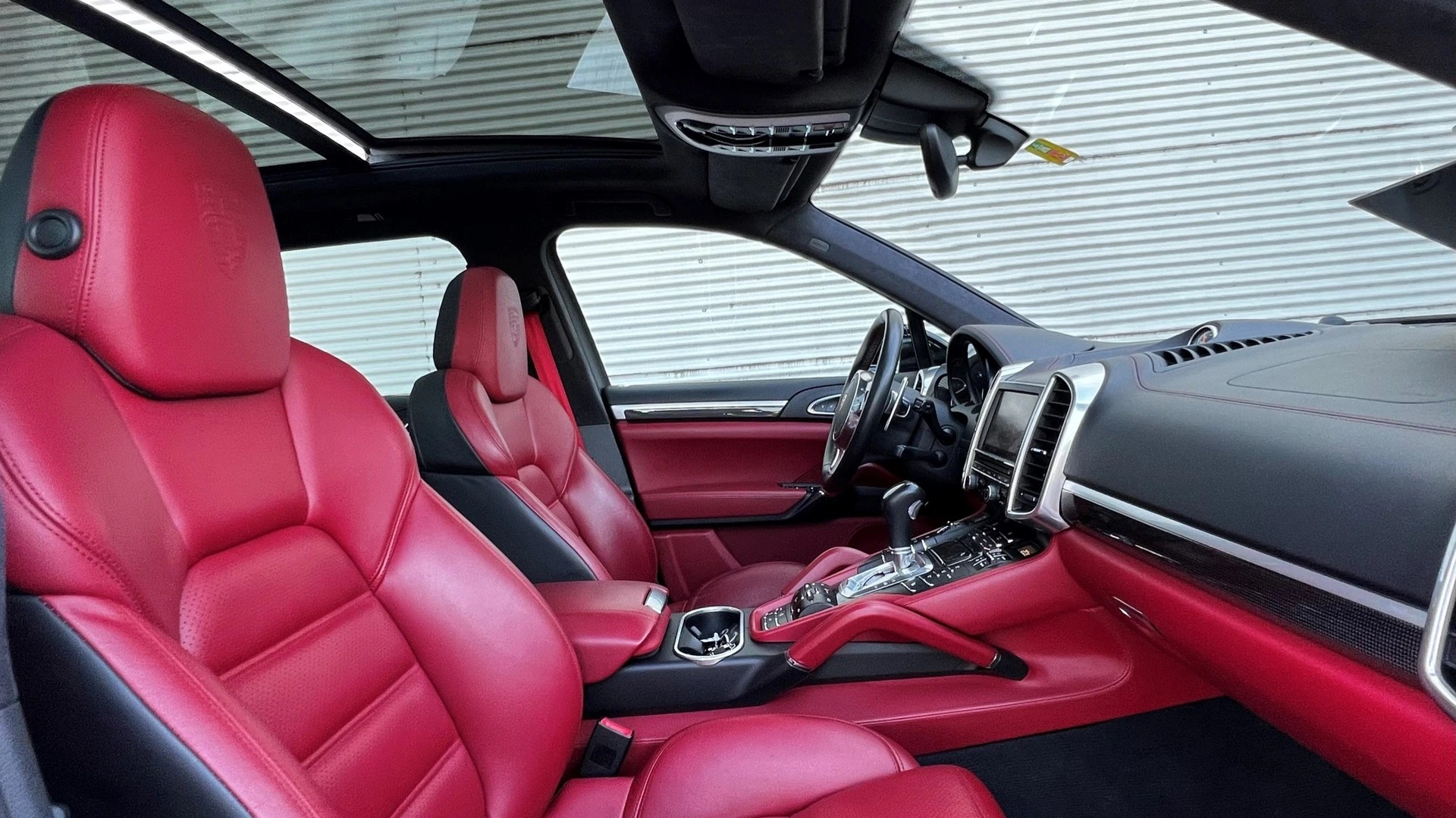 PORSCHE CAYENNE TURBO S BLACK l 551 PS-image-24