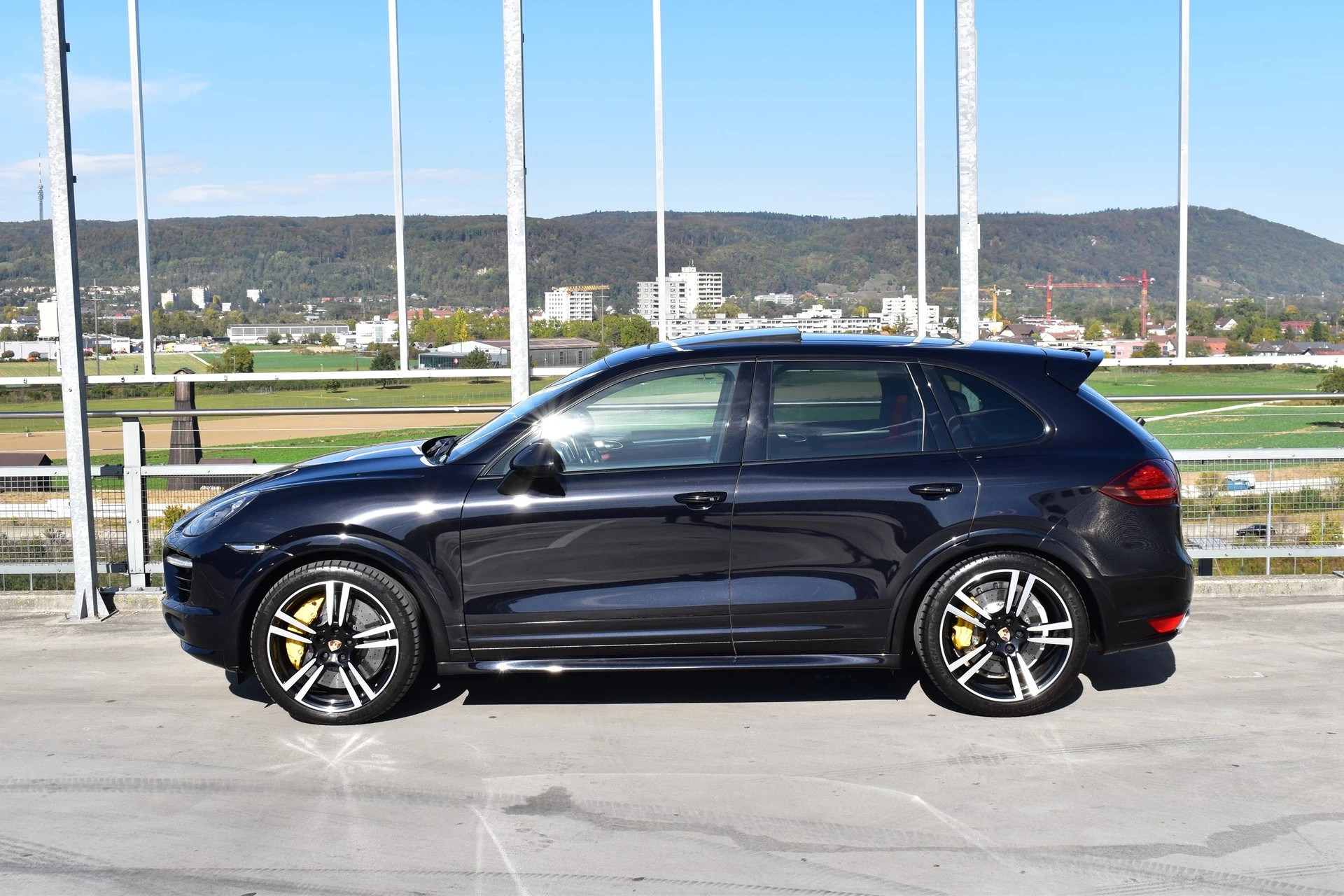 PORSCHE CAYENNE TURBO S BLACK l 551 PS-image-7