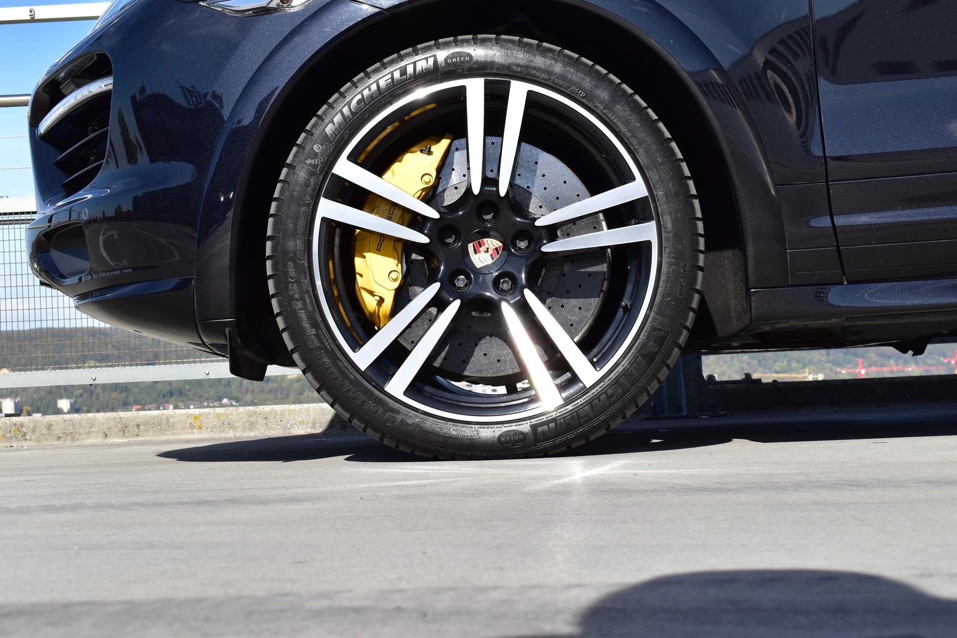 PORSCHE CAYENNE TURBO S BLACK l 551 PS-image-20