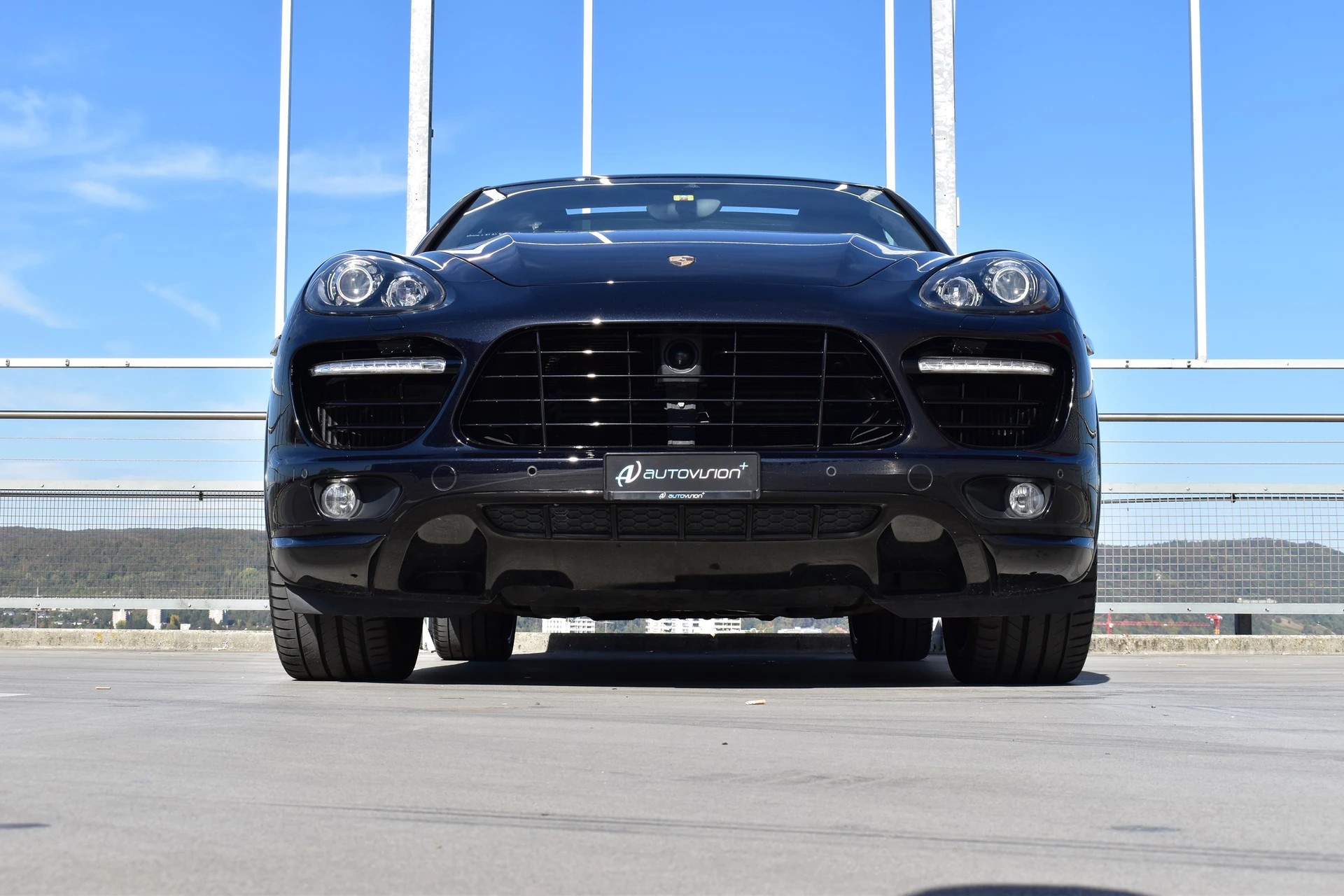 PORSCHE CAYENNE TURBO S BLACK l 551 PS-image-17