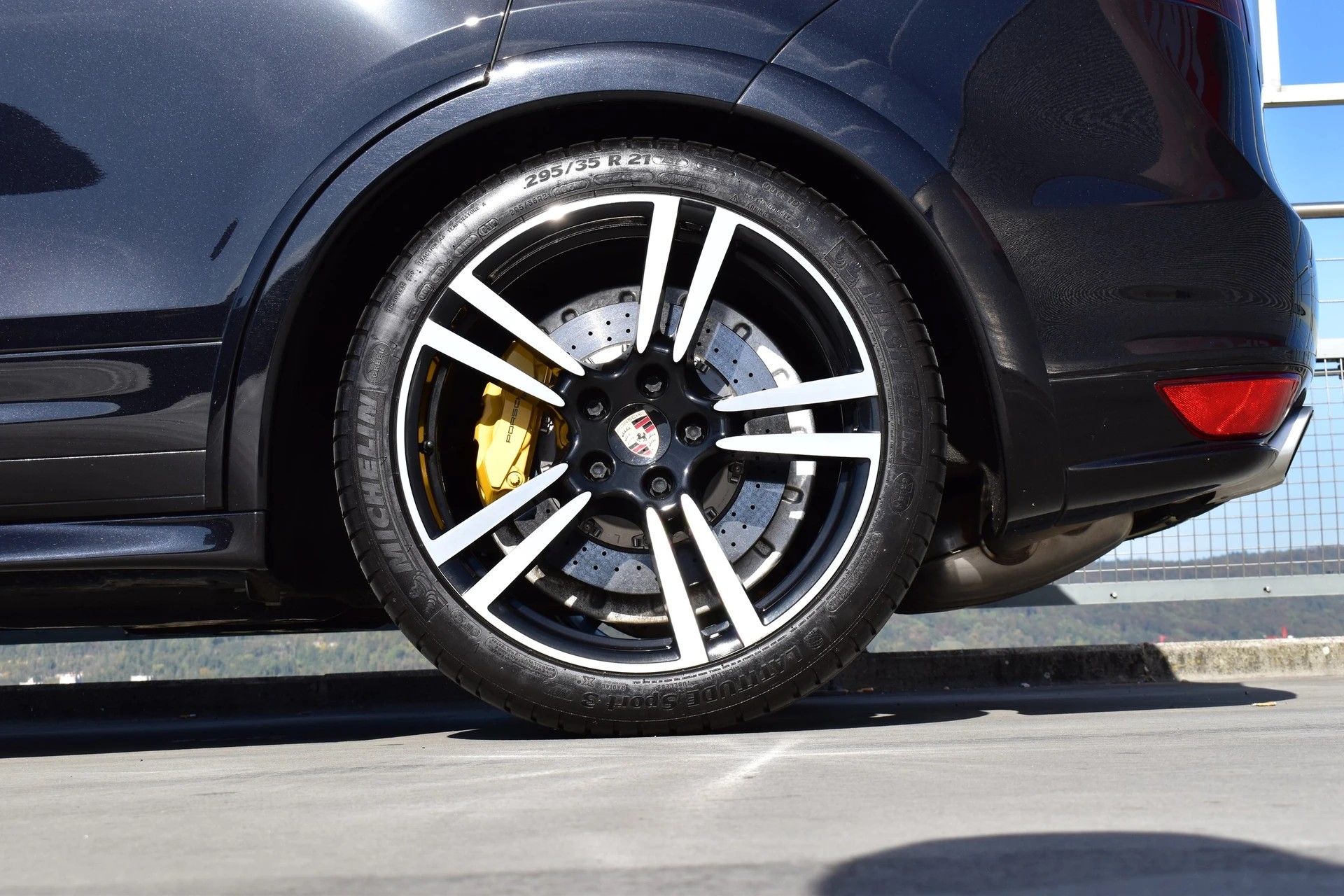 PORSCHE CAYENNE TURBO S BLACK l 551 PS-image-21