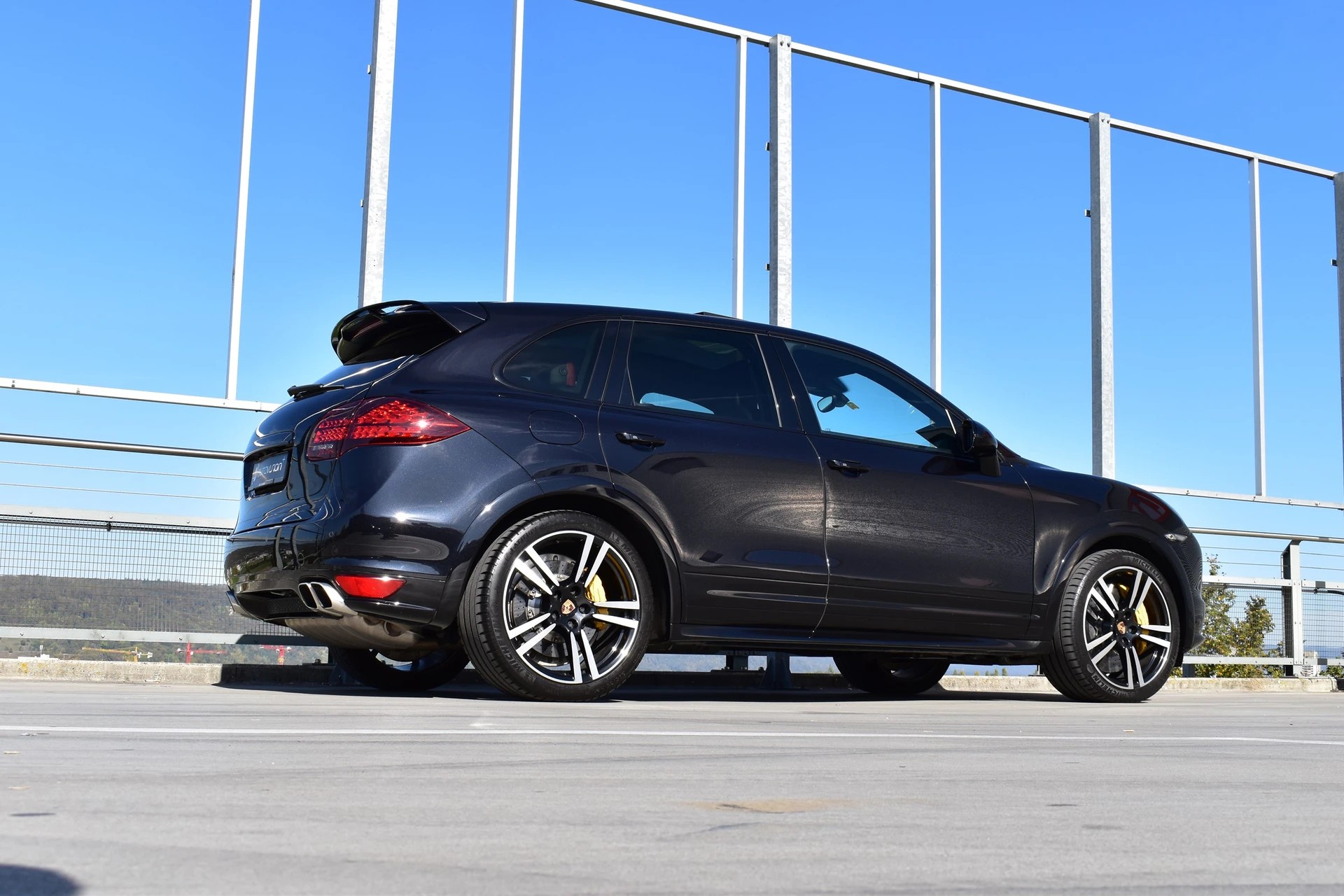 PORSCHE CAYENNE TURBO S BLACK l 551 PS-image-12