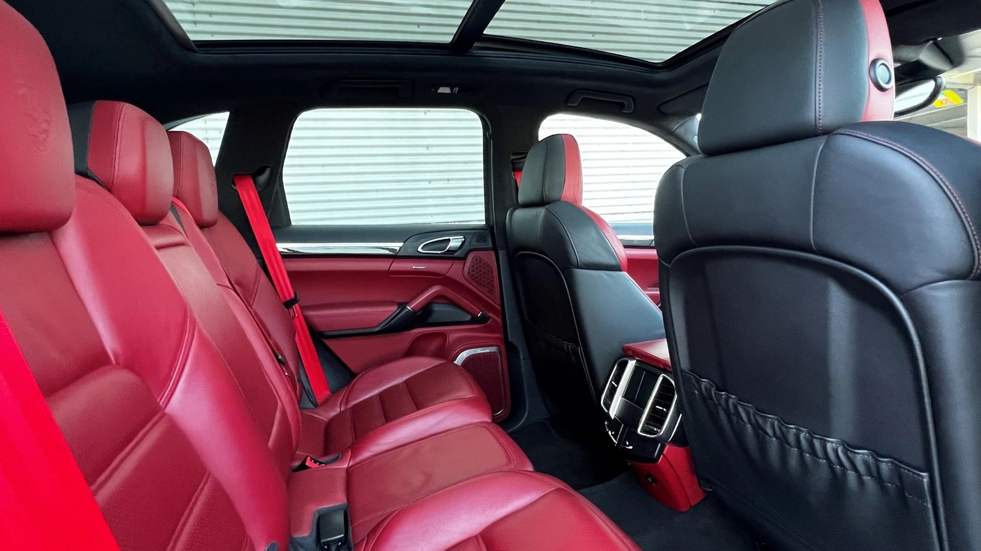 PORSCHE CAYENNE TURBO S BLACK l 551 PS-image-28