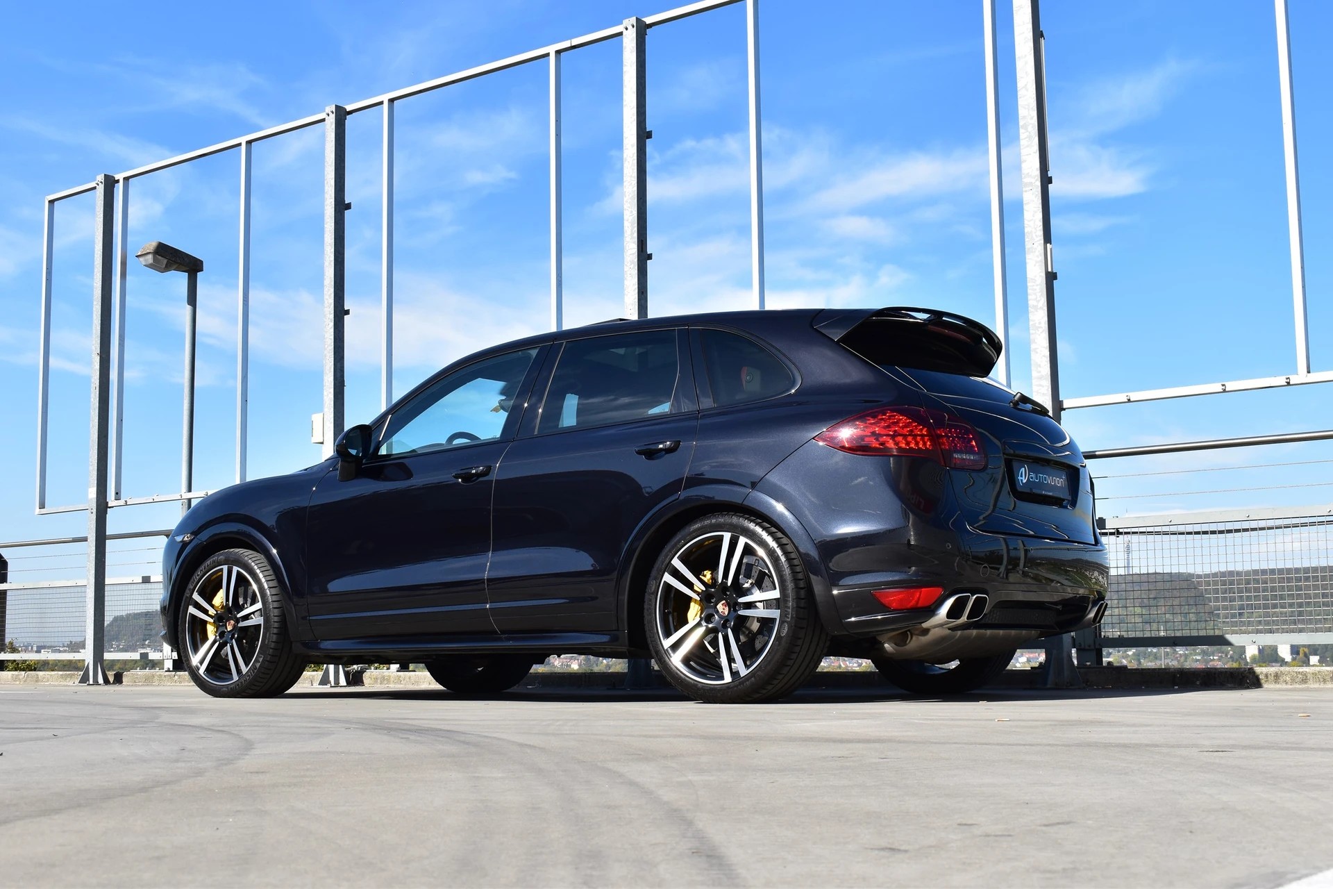 PORSCHE CAYENNE TURBO S BLACK l 551 PS-image-10