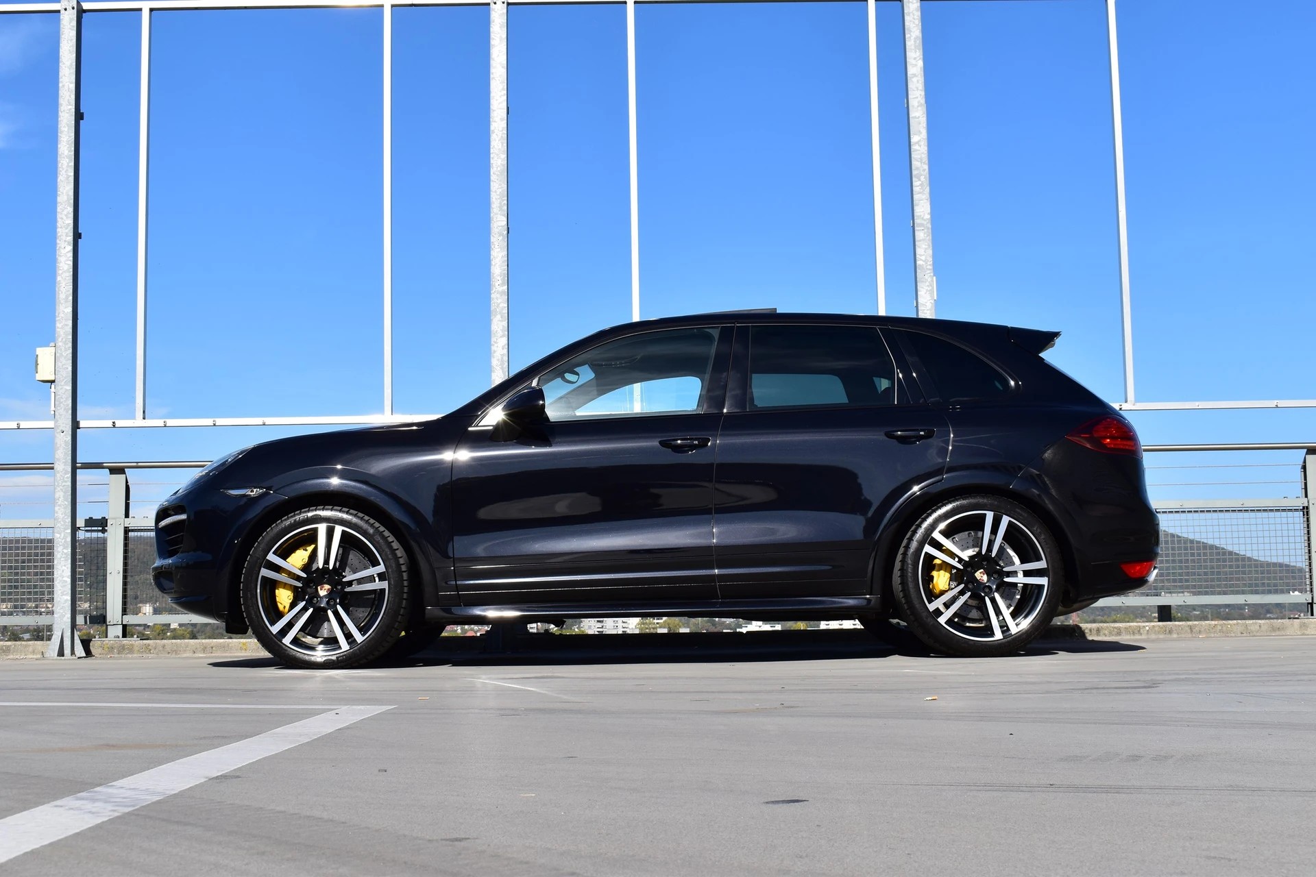 PORSCHE CAYENNE TURBO S BLACK l 551 PS-image-3