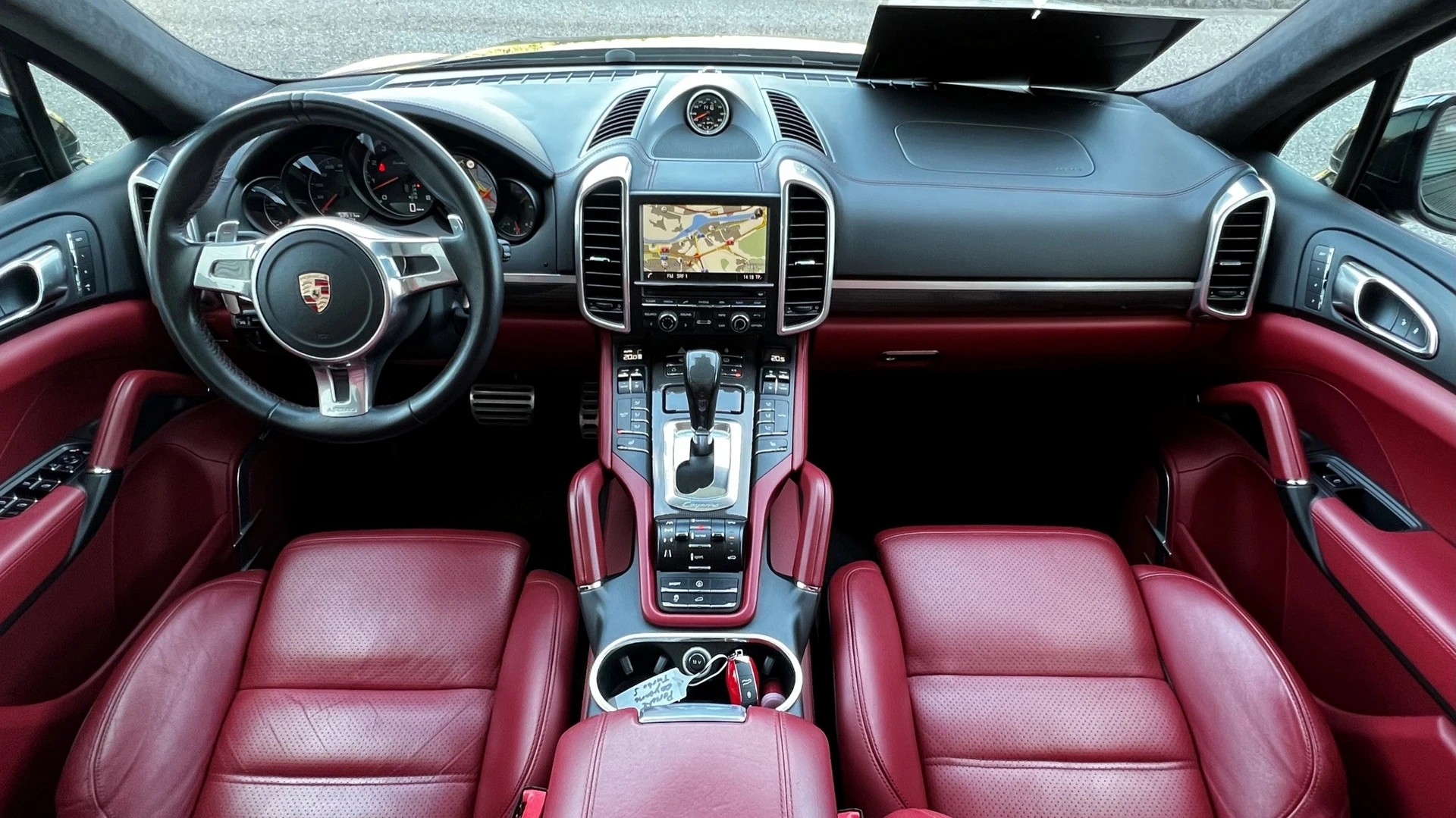 PORSCHE CAYENNE TURBO S BLACK l 551 PS-image-22