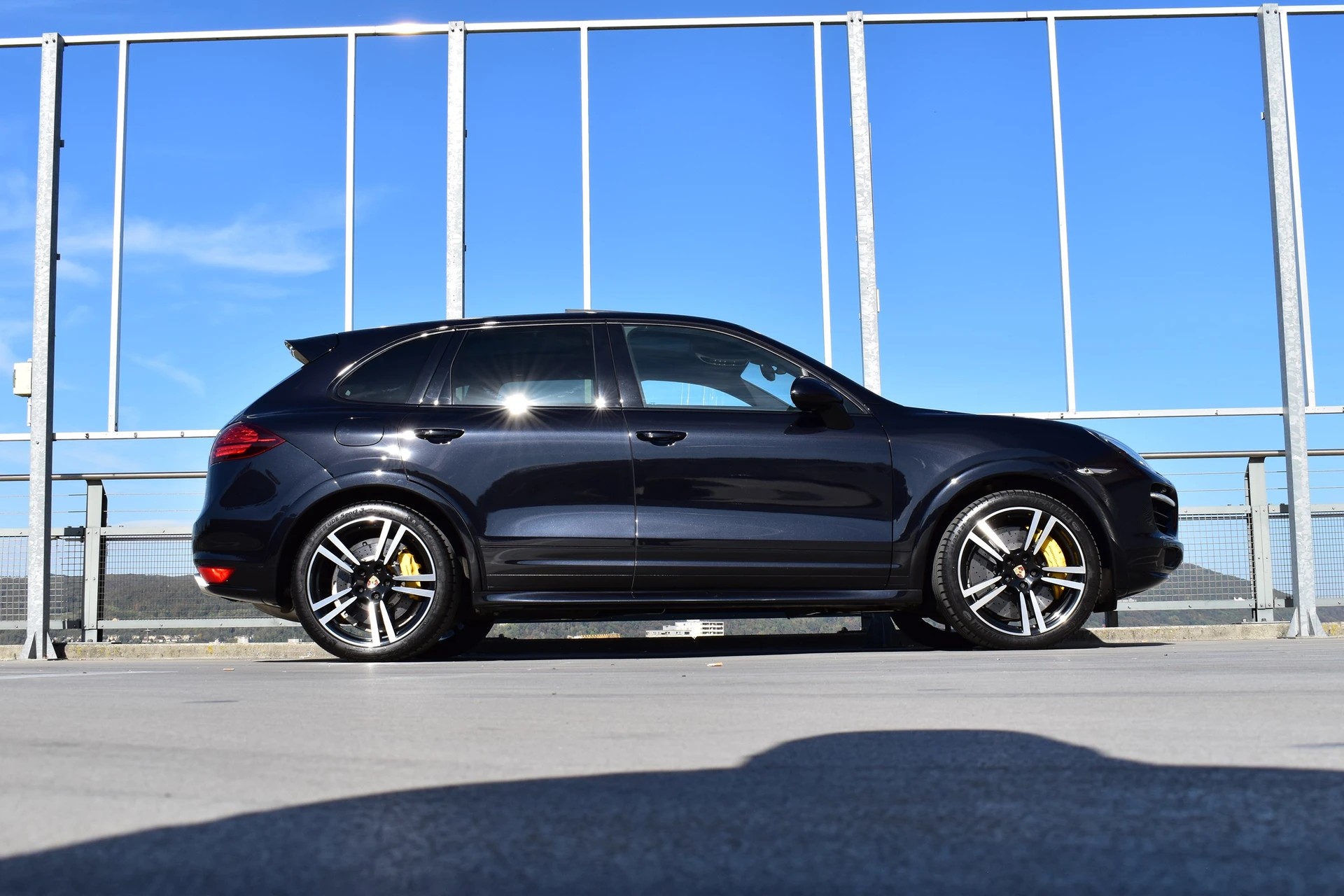 PORSCHE CAYENNE TURBO S BLACK l 551 PS-image-2