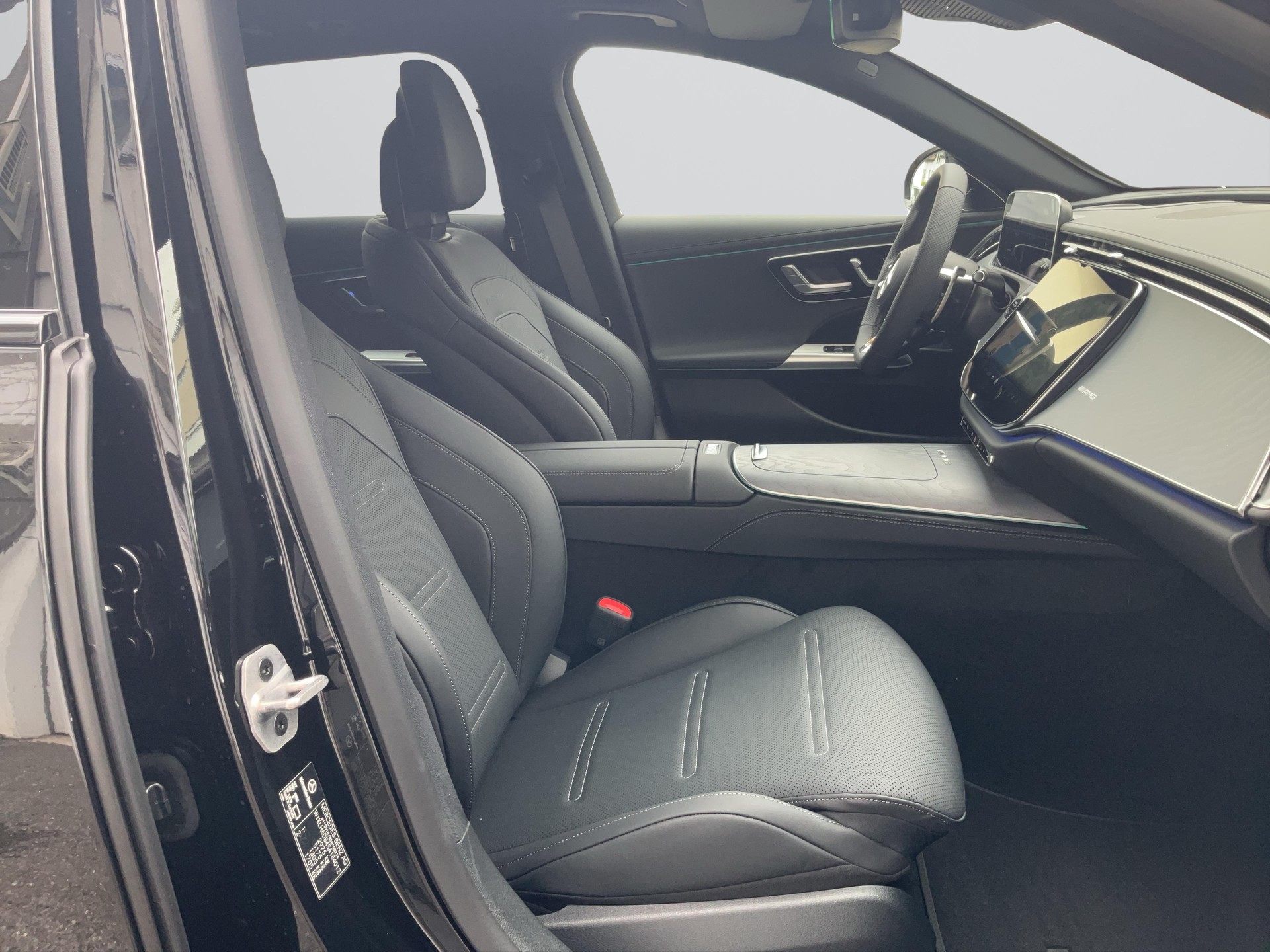 MERCEDES-BENZ AMG E 53 Hybrid 4MATIC+ T-Modell-image-6