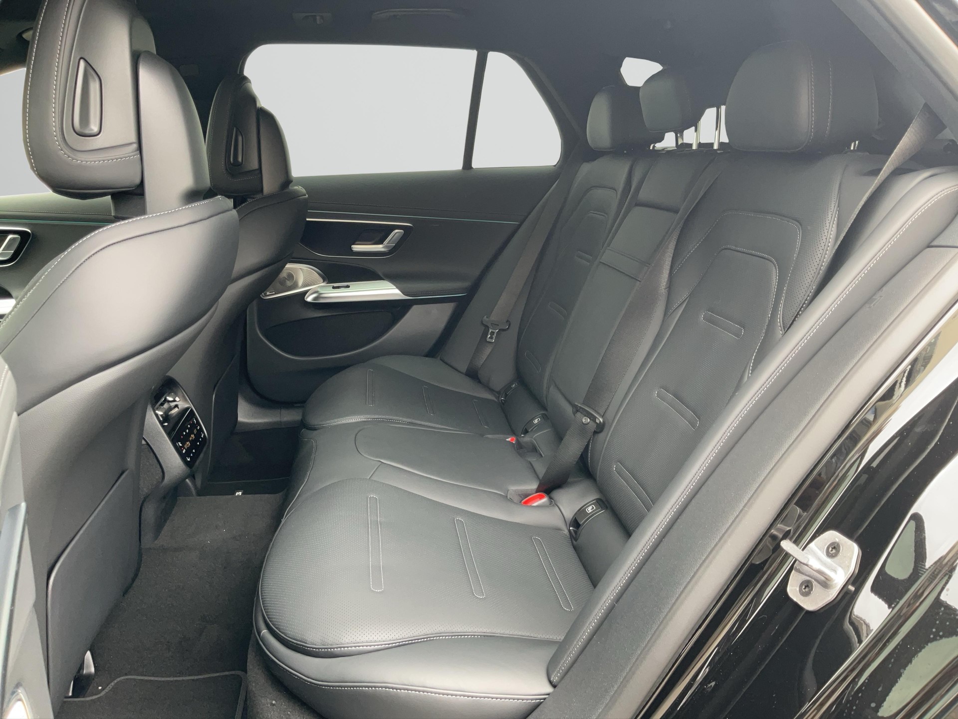 MERCEDES-BENZ AMG E 53 Hybrid 4MATIC+ T-Modell-image-7