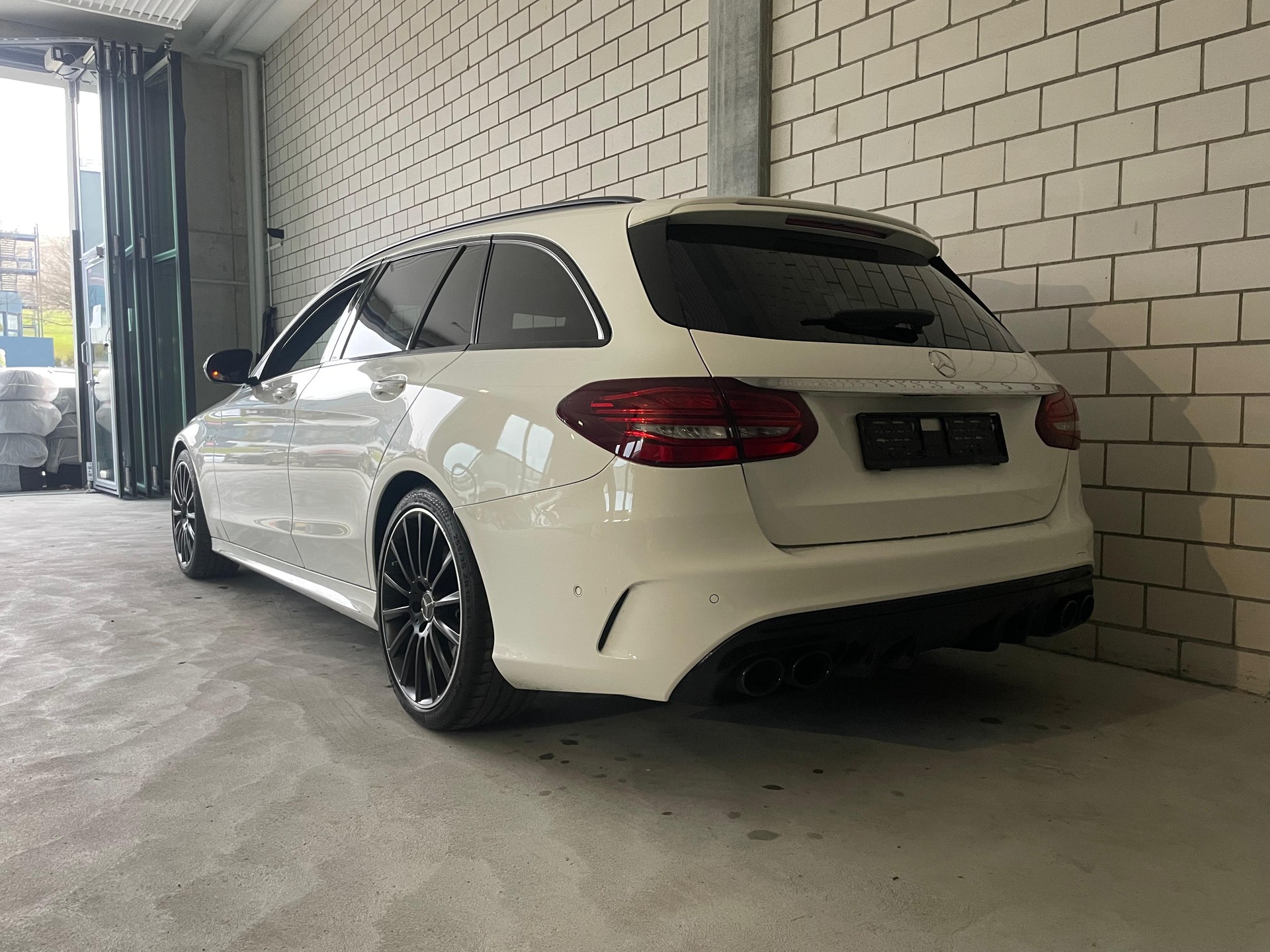 MERCEDES-BENZ C 43 AMG 4Matic 9G-Tronic Traumausstattung-image-2