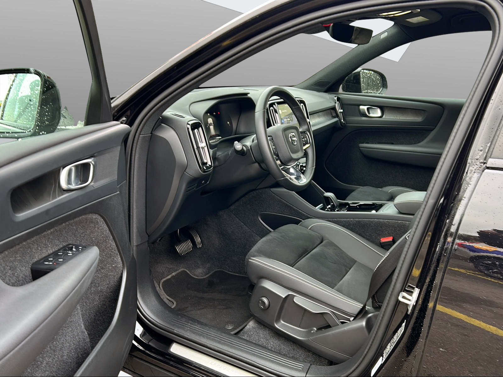VOLVO EX40 82kWh Twin Motor AWD Plus-image-7