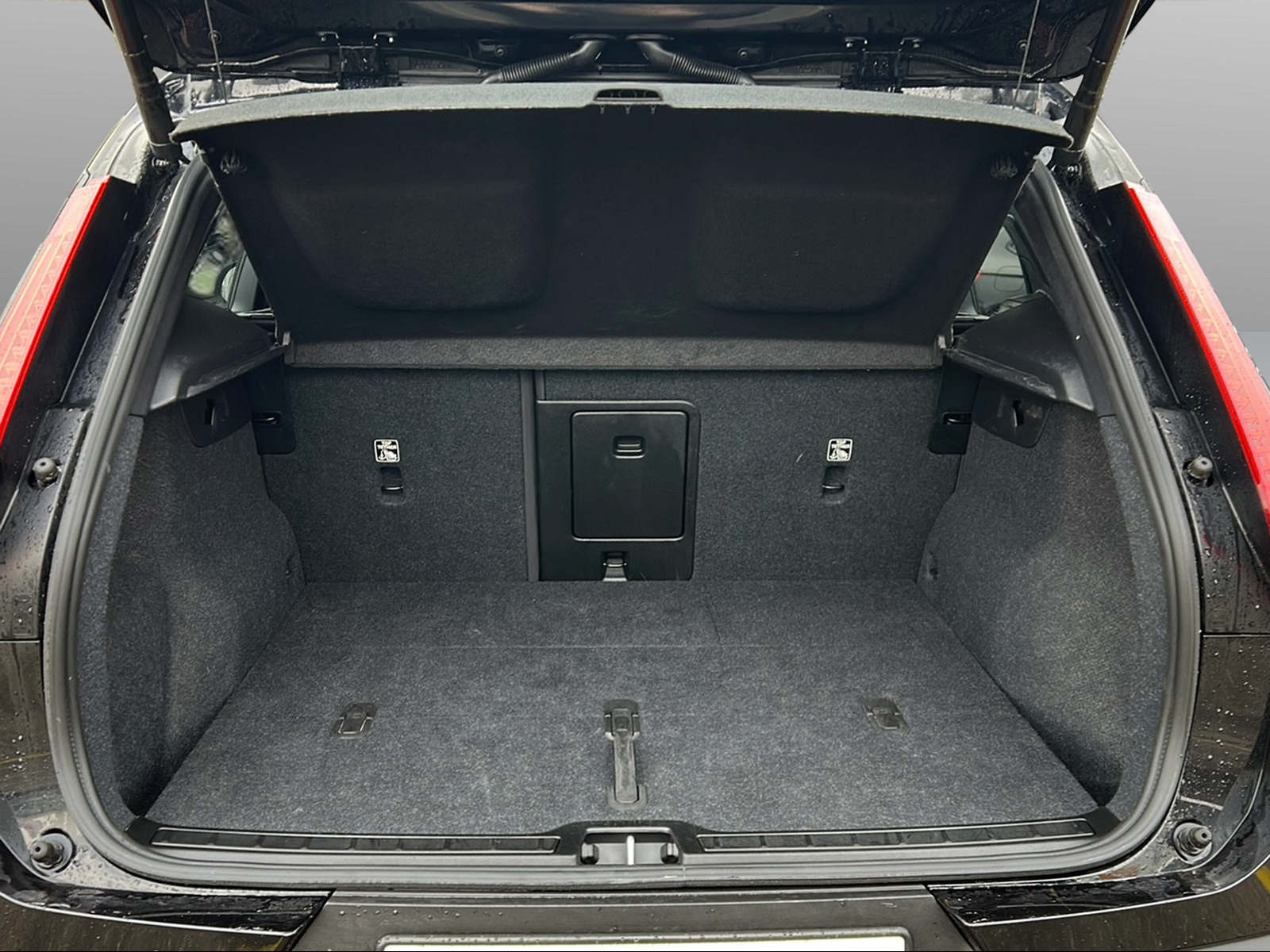 VOLVO EX40 82kWh Twin Motor AWD Plus-image-16