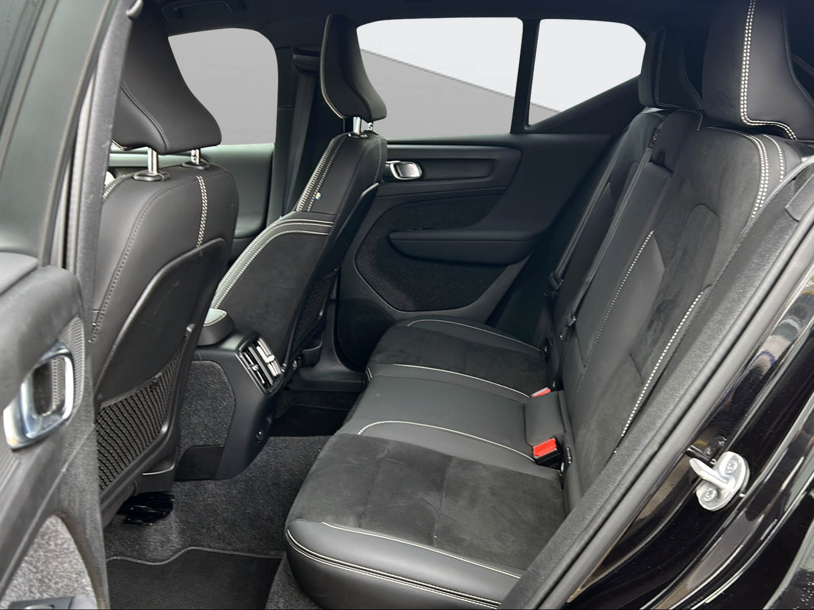 VOLVO EX40 82kWh Twin Motor AWD Plus-image-15