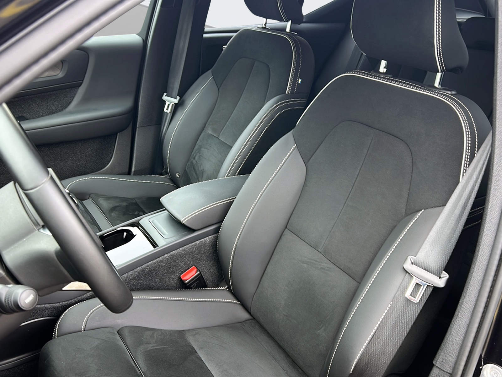 VOLVO EX40 82kWh Twin Motor AWD Plus-image-8