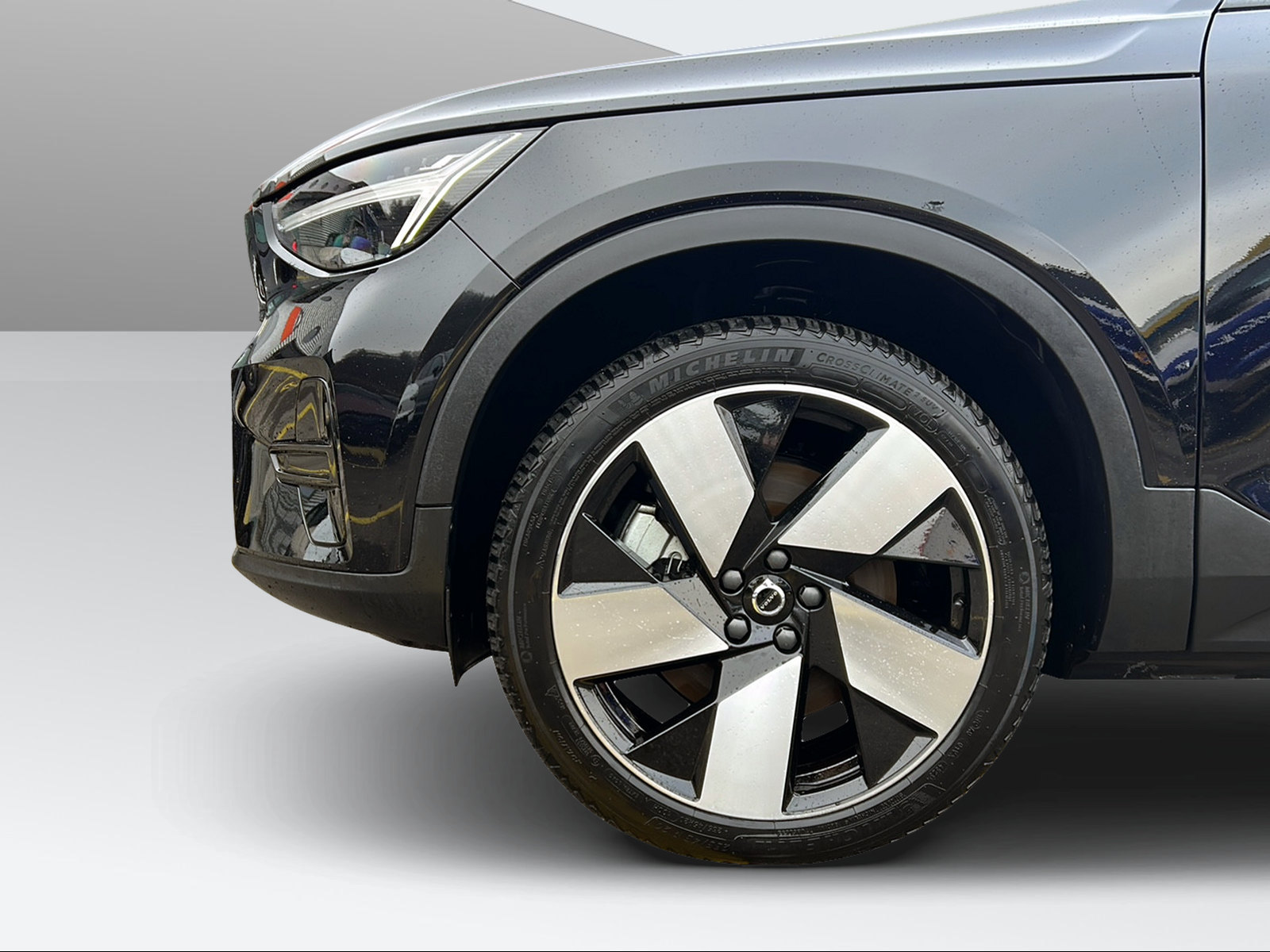 VOLVO EX40 82kWh Twin Motor AWD Plus-image-17