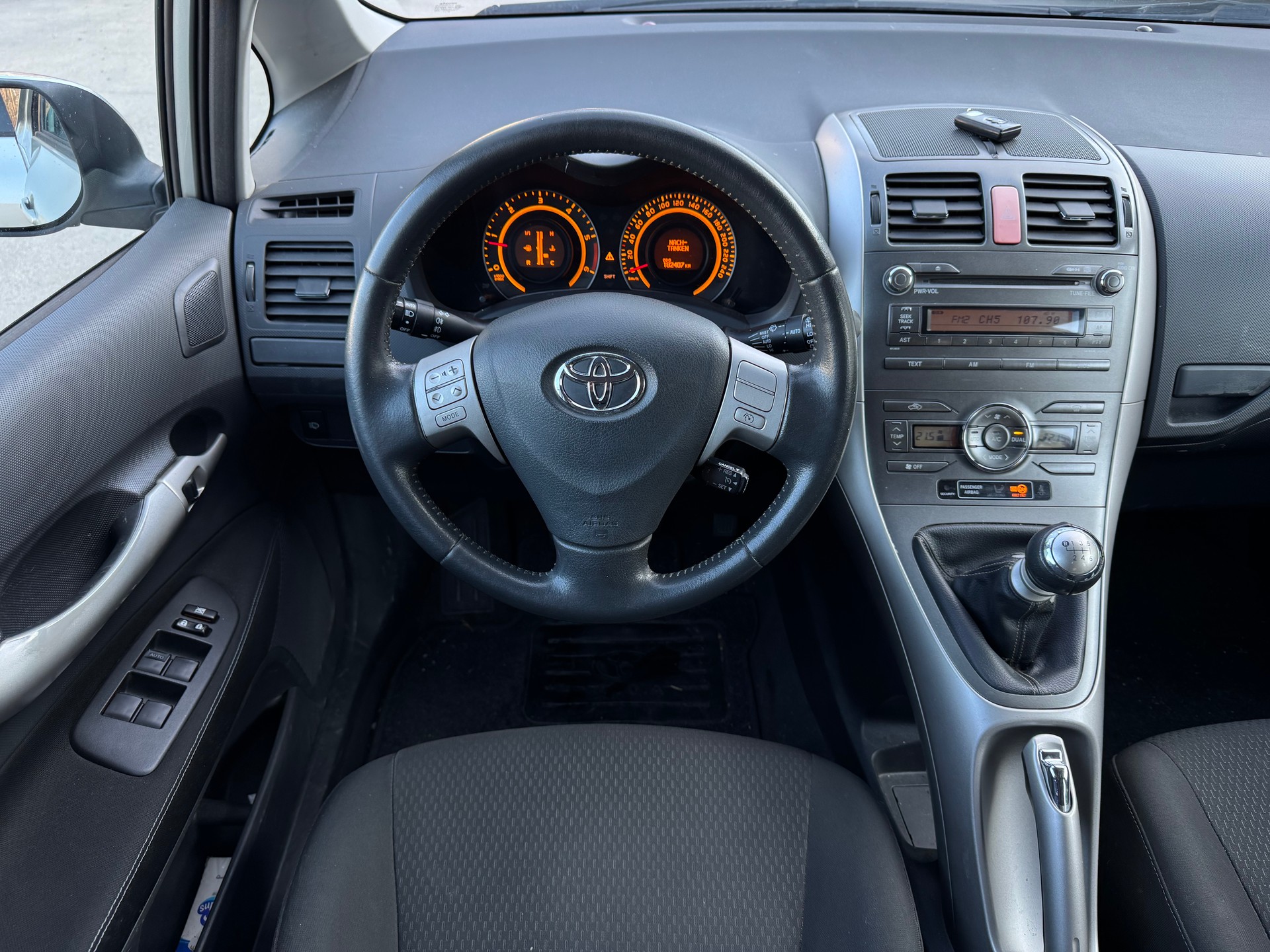 TOYOTA Auris 2.2 D-4D CleanPower Linea Sol Premium-image-11