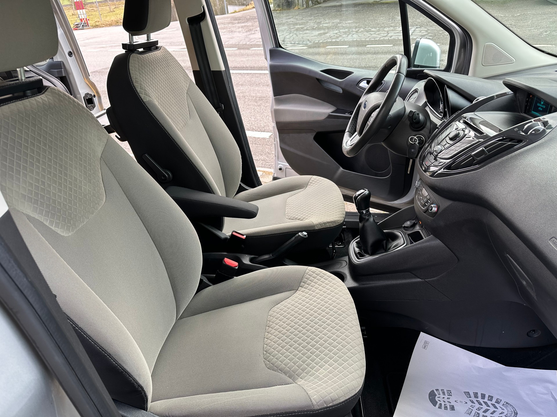 FORD Tourneo Courier 1.0 SCTi Ambiente-image-13