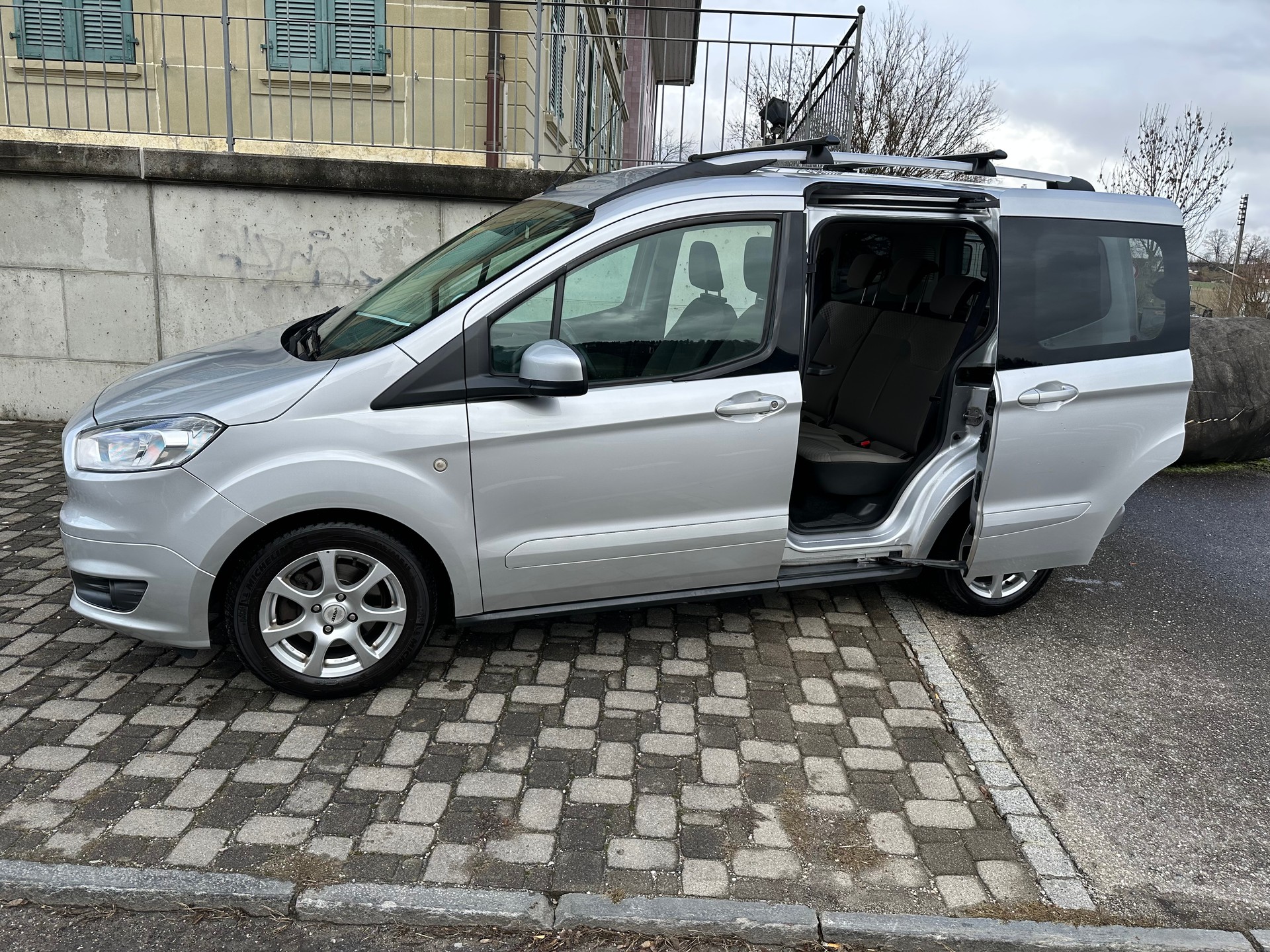 FORD Tourneo Courier 1.0 SCTi Ambiente-image-10