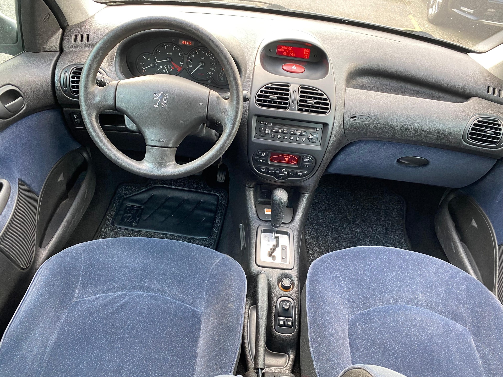 PEUGEOT 206 1.6 16V Roland Garros-image-5