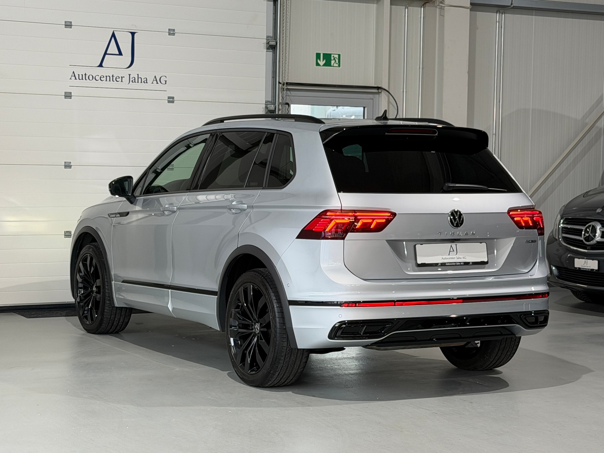 VW Tiguan 2.0TSI R-Line 4Motion DSG (CH) Black Style *244PS*-image-21