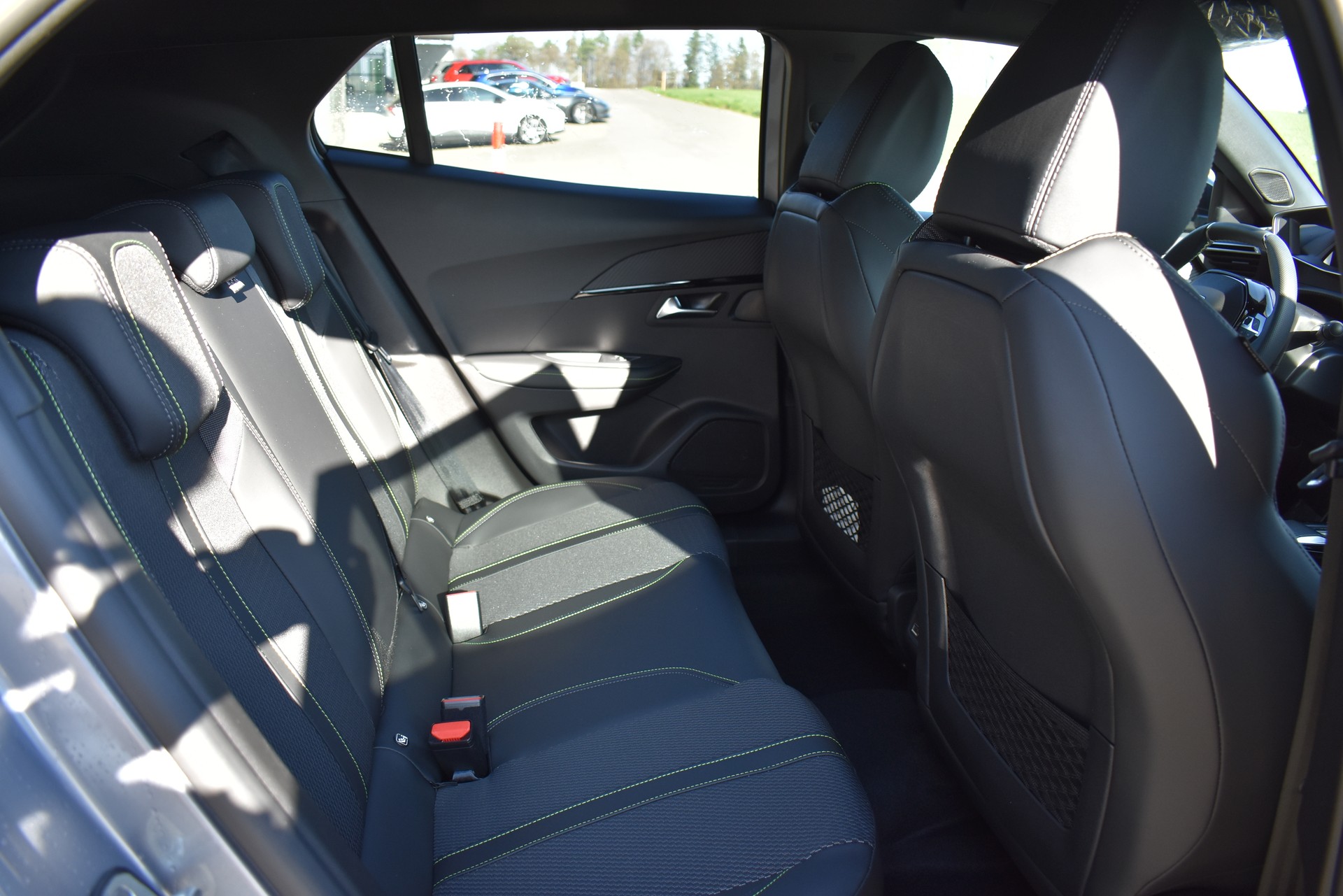 PEUGEOT 2008 156 e 54 kWh GT-image-8