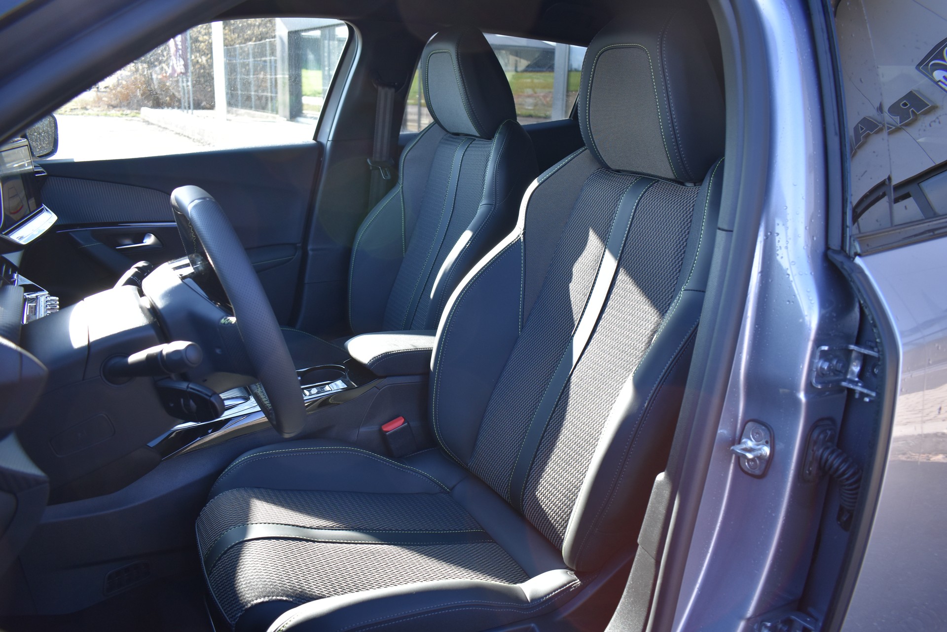 PEUGEOT 2008 156 e 54 kWh GT-image-11