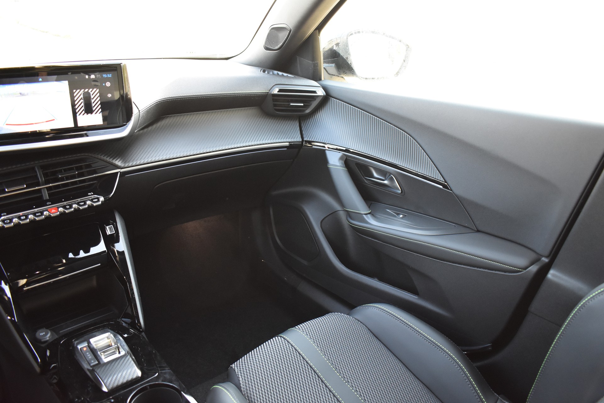 PEUGEOT 2008 156 e 54 kWh GT-image-10