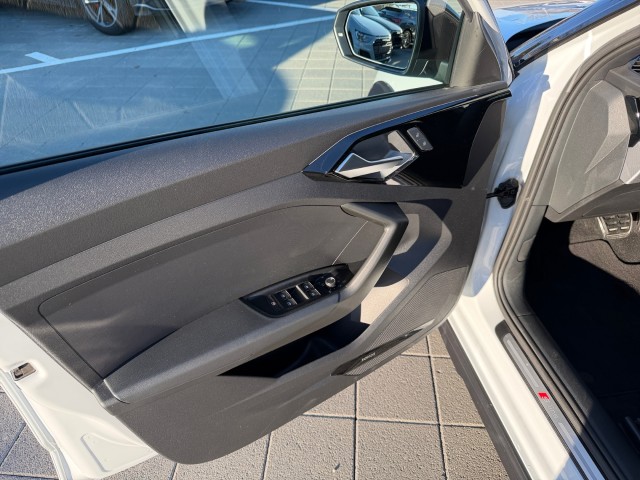 AUDI A1 allstreet 30 TFSI Attraction S-tronic-image-10