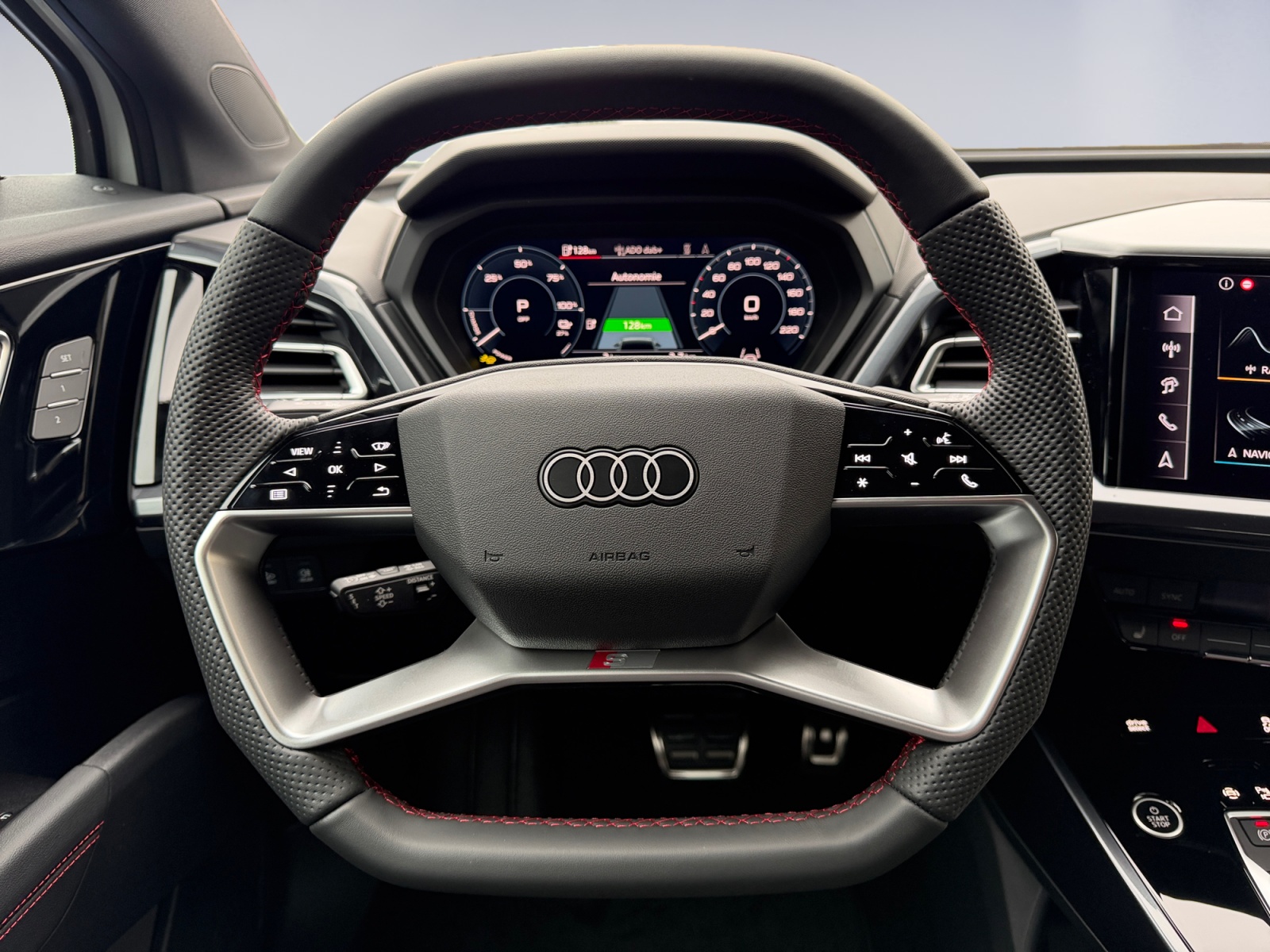AUDI Q4 e-tron 45 Edition Swiss Ski quattro-image-9