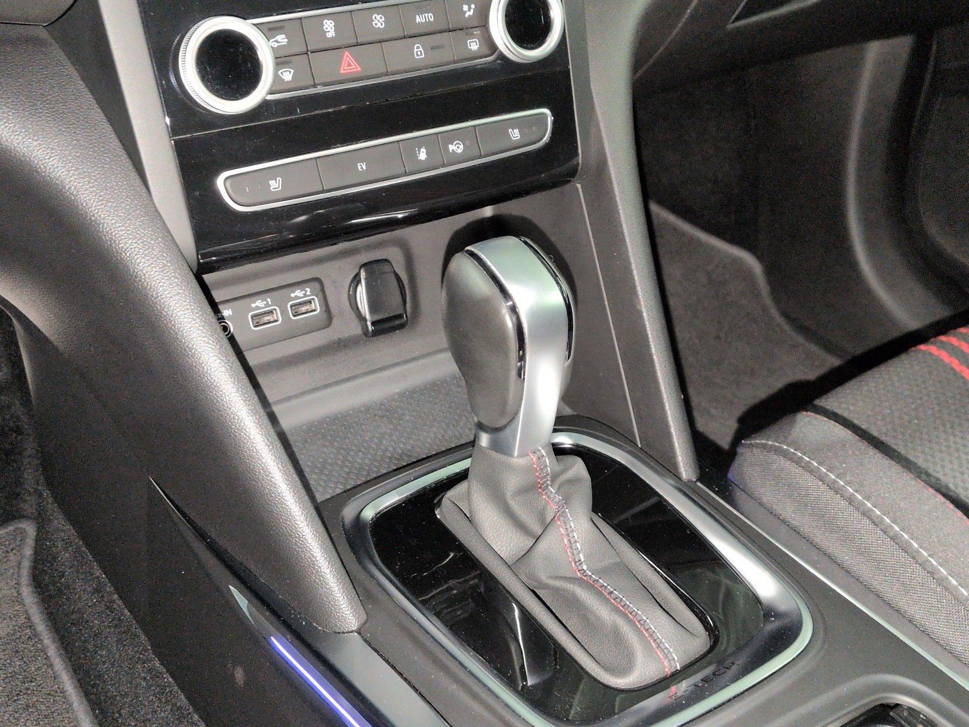 RENAULT Mégane Grandtour 1.6 E-Tech R.S. Line-image-11