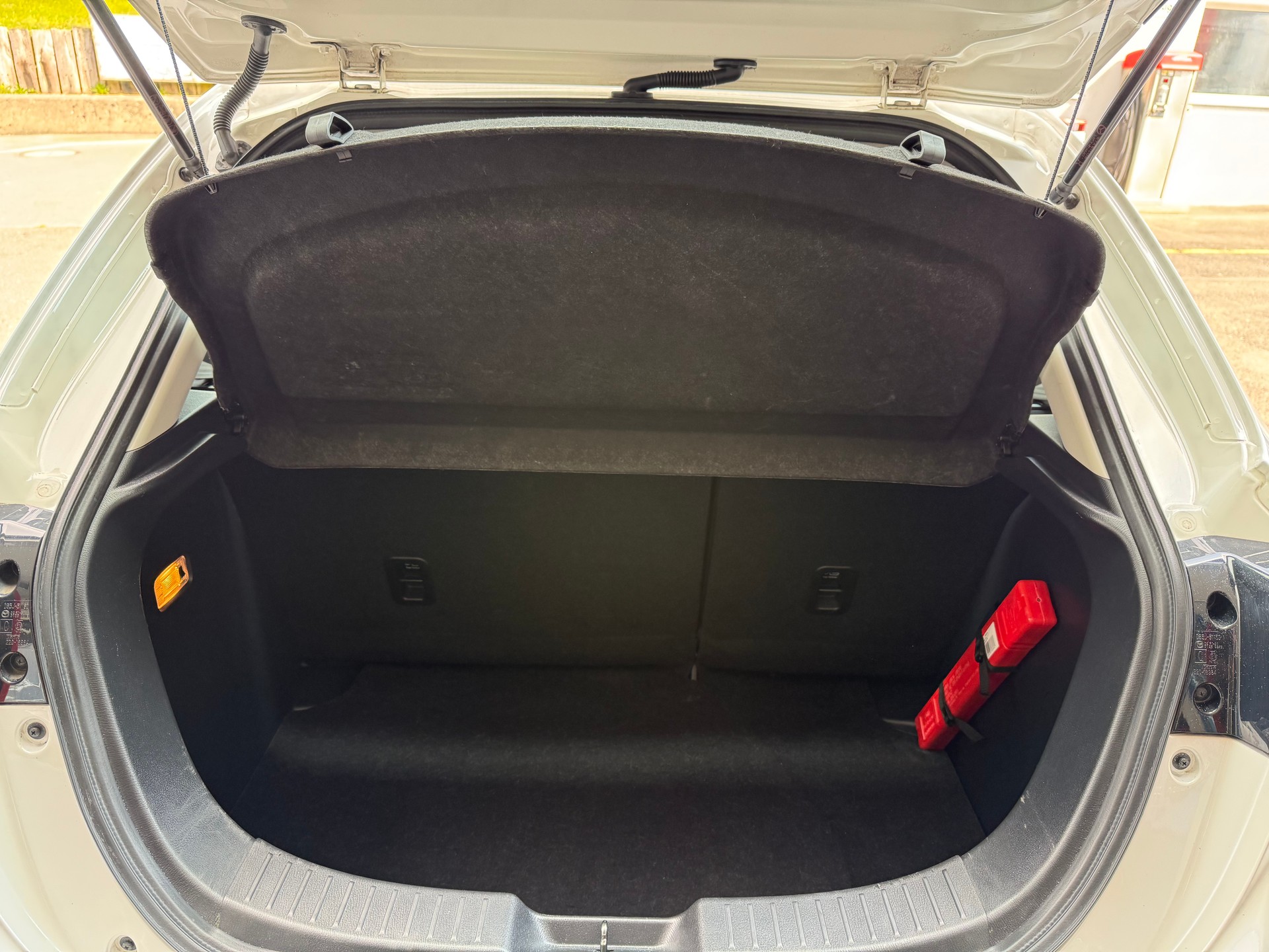 MAZDA 2 1.5i 16V Skyactiv-G Ambition-image-14