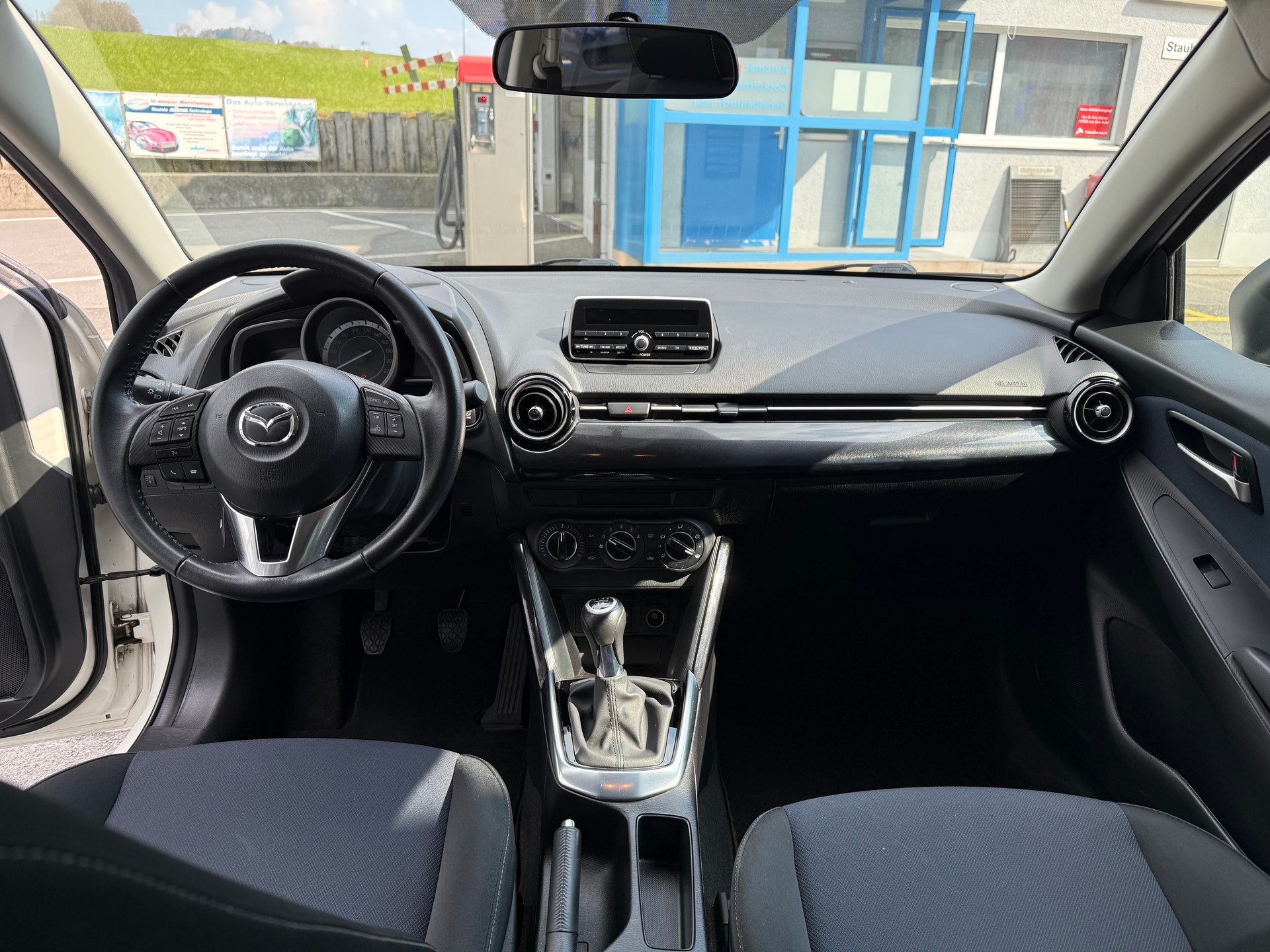 MAZDA 2 1.5i 16V Skyactiv-G Ambition-image-11