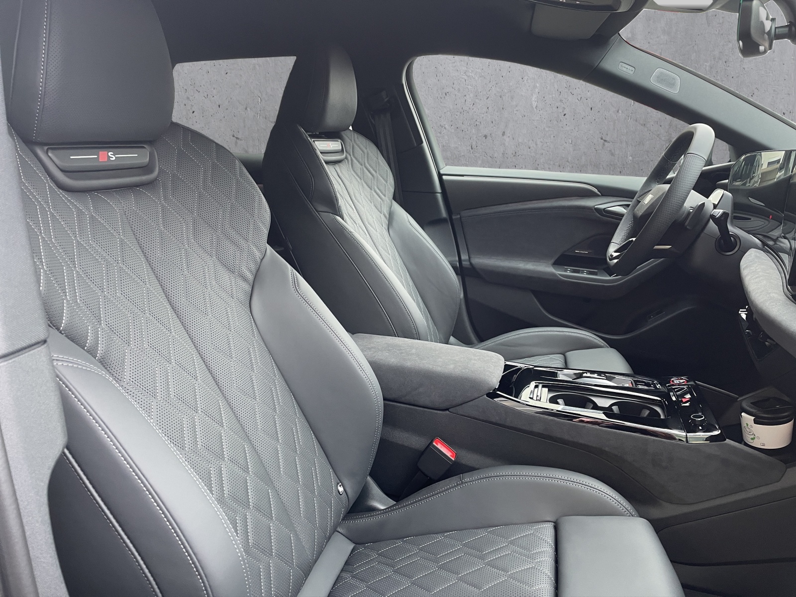 AUDI A6 Avant e-tron quattro-image-7