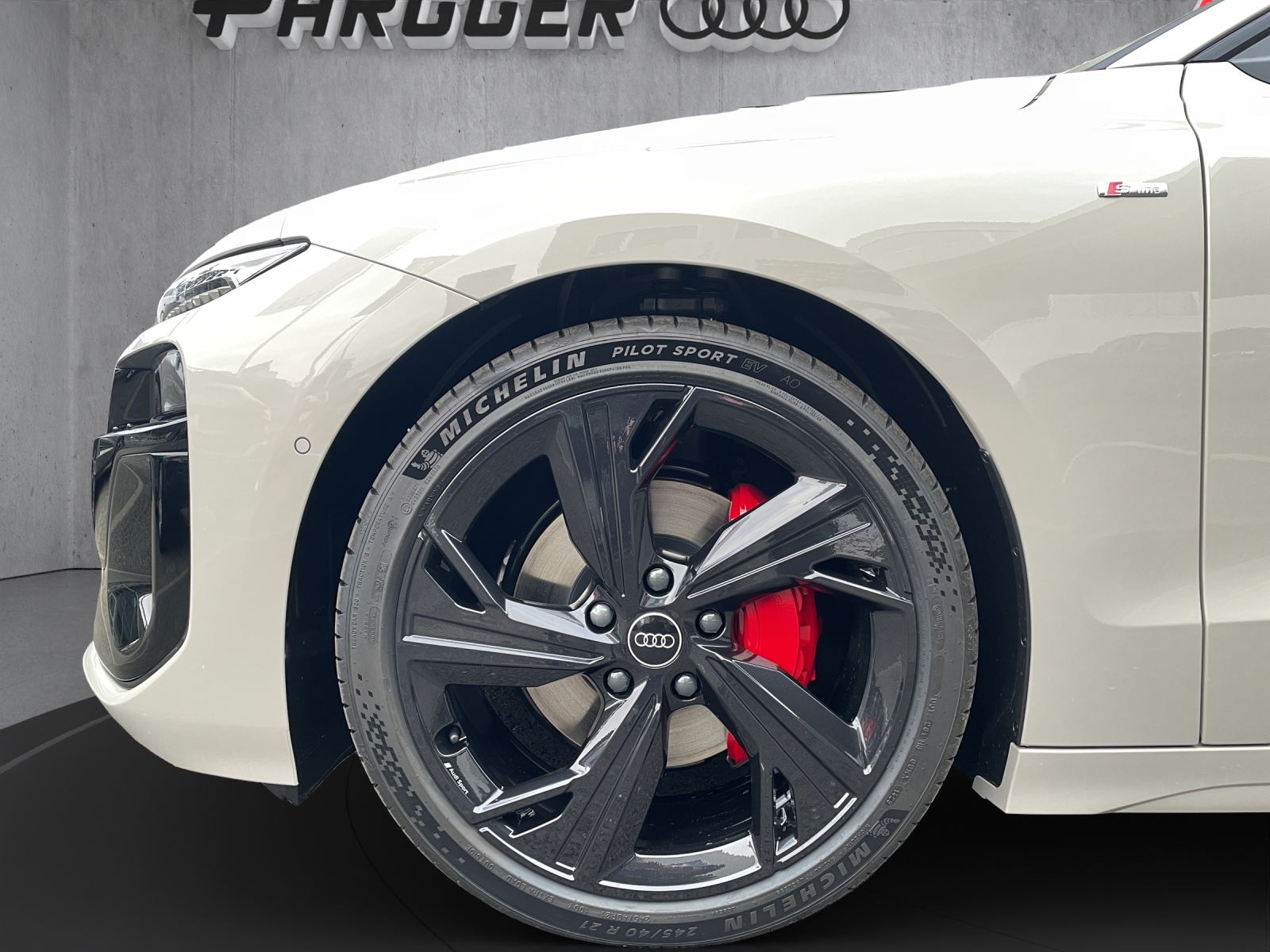 AUDI A6 Avant e-tron quattro-image-15