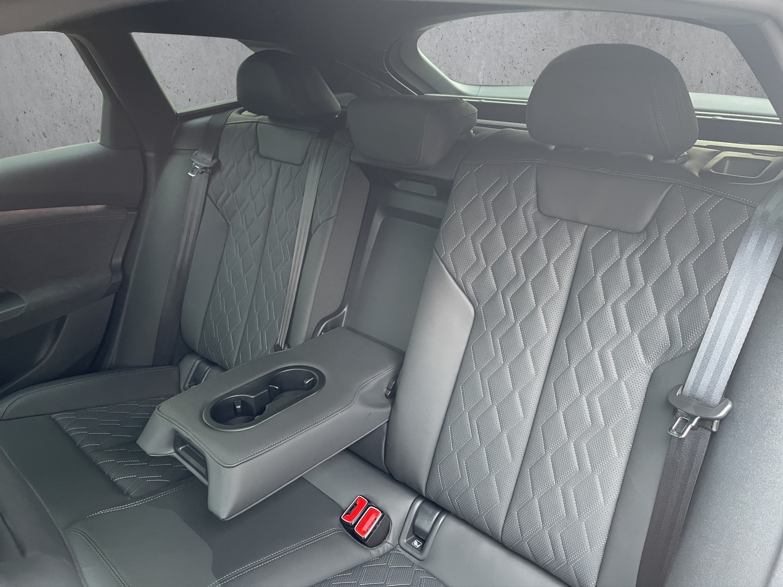 AUDI A6 Avant e-tron quattro-image-13