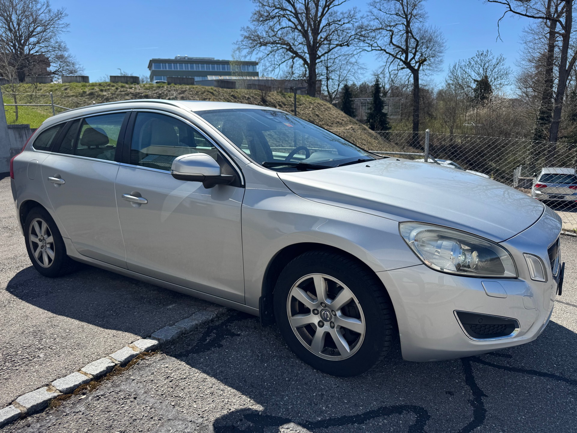 VOLVO V60 T5 Powershift-image-1