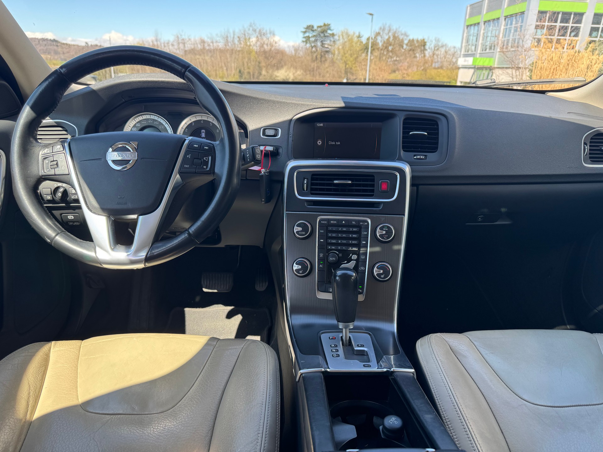 VOLVO V60 T5 Powershift-image-4