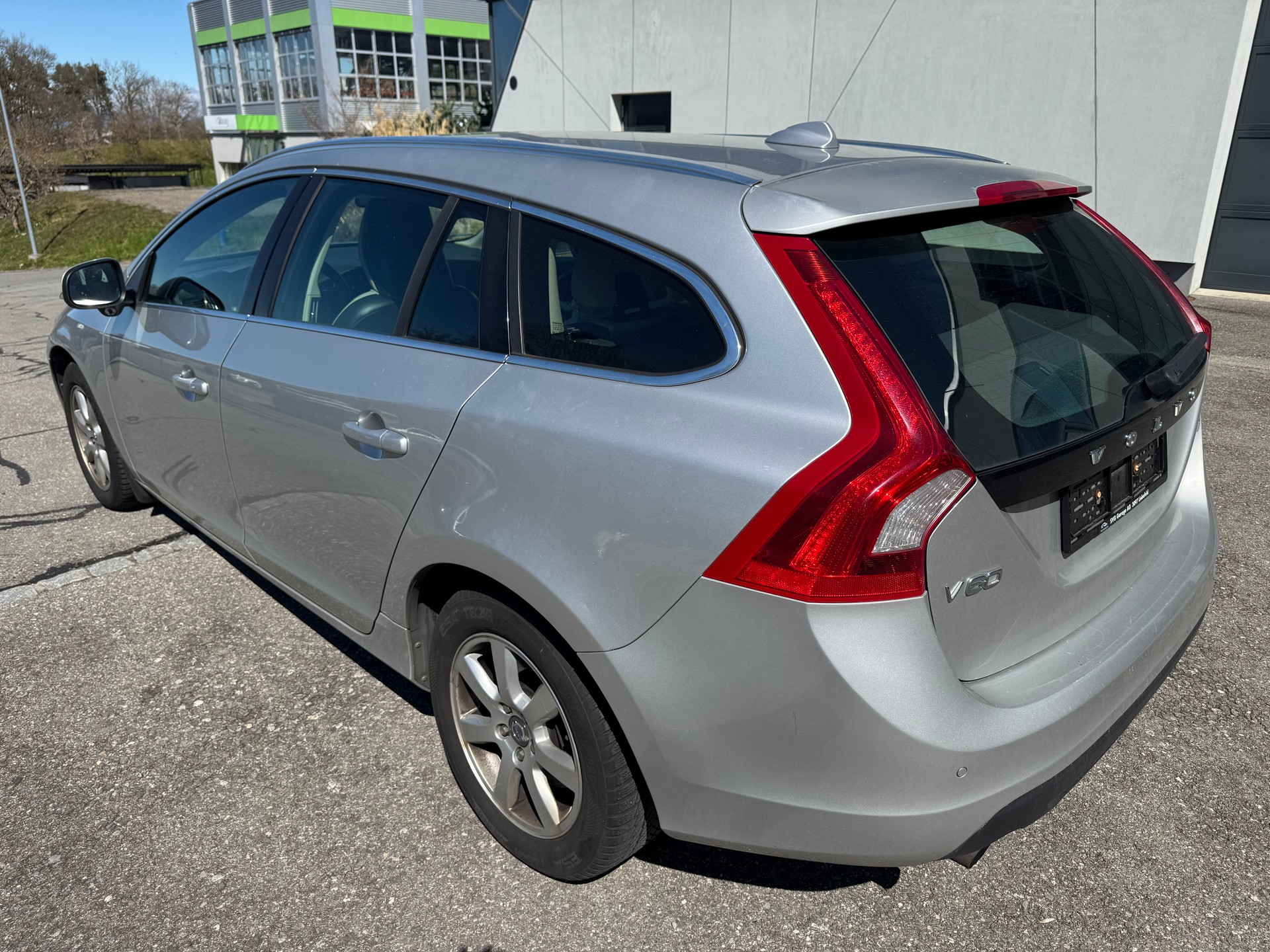 VOLVO V60 T5 Powershift-image-3