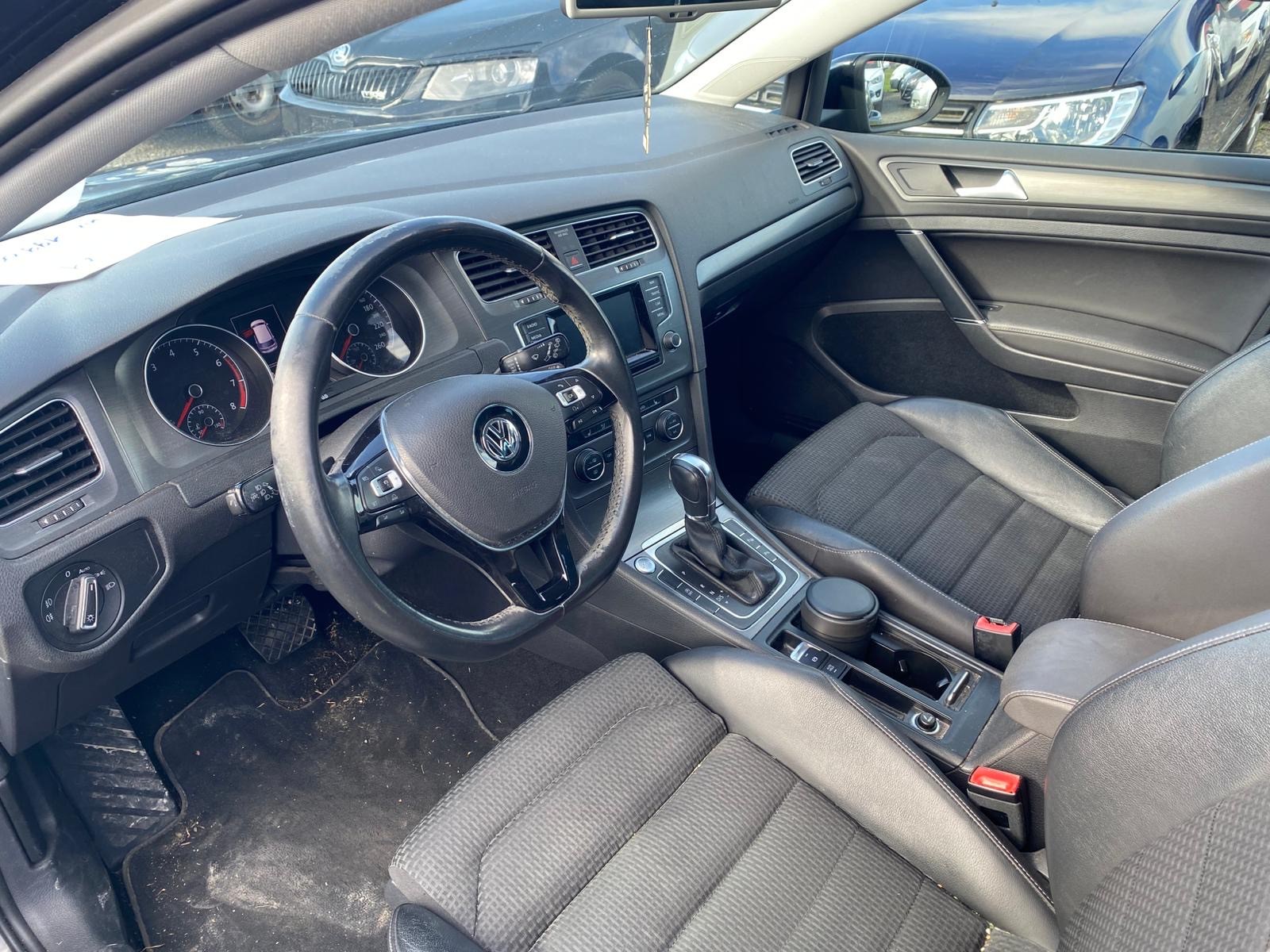 VW Golf 1.2 TSI R-Line Design DSG-image-8