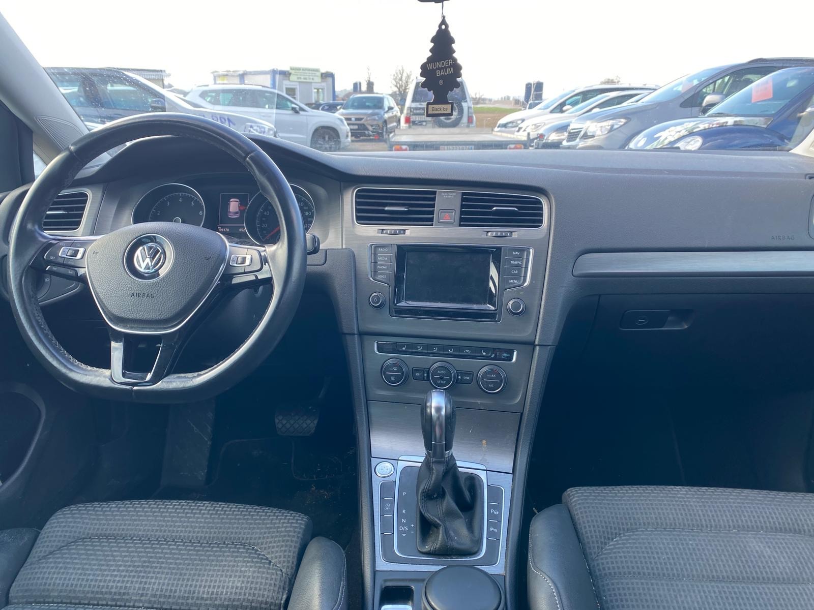 VW Golf 1.2 TSI R-Line Design DSG-image-7