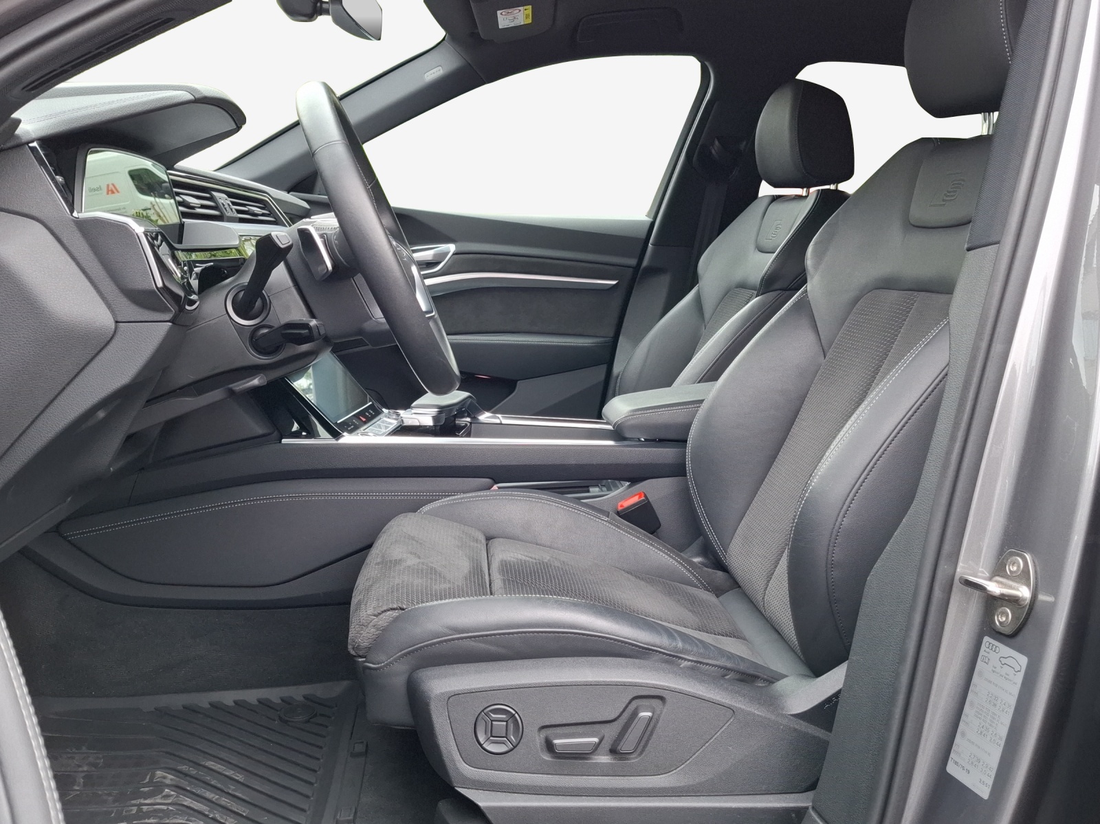 AUDI e-tron 50 Advanced Attraction quattro-image-8