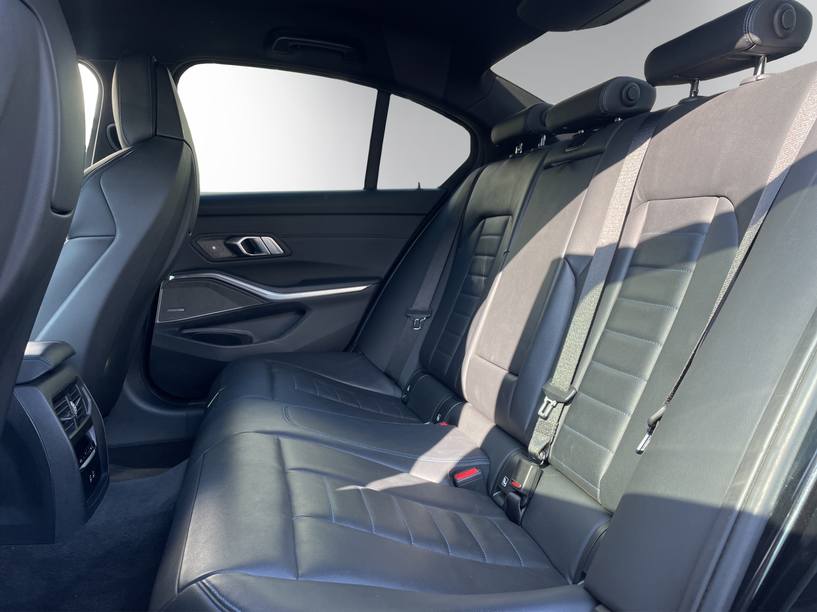 BMW M340d xDrive 48V Steptronic Sport-image-12