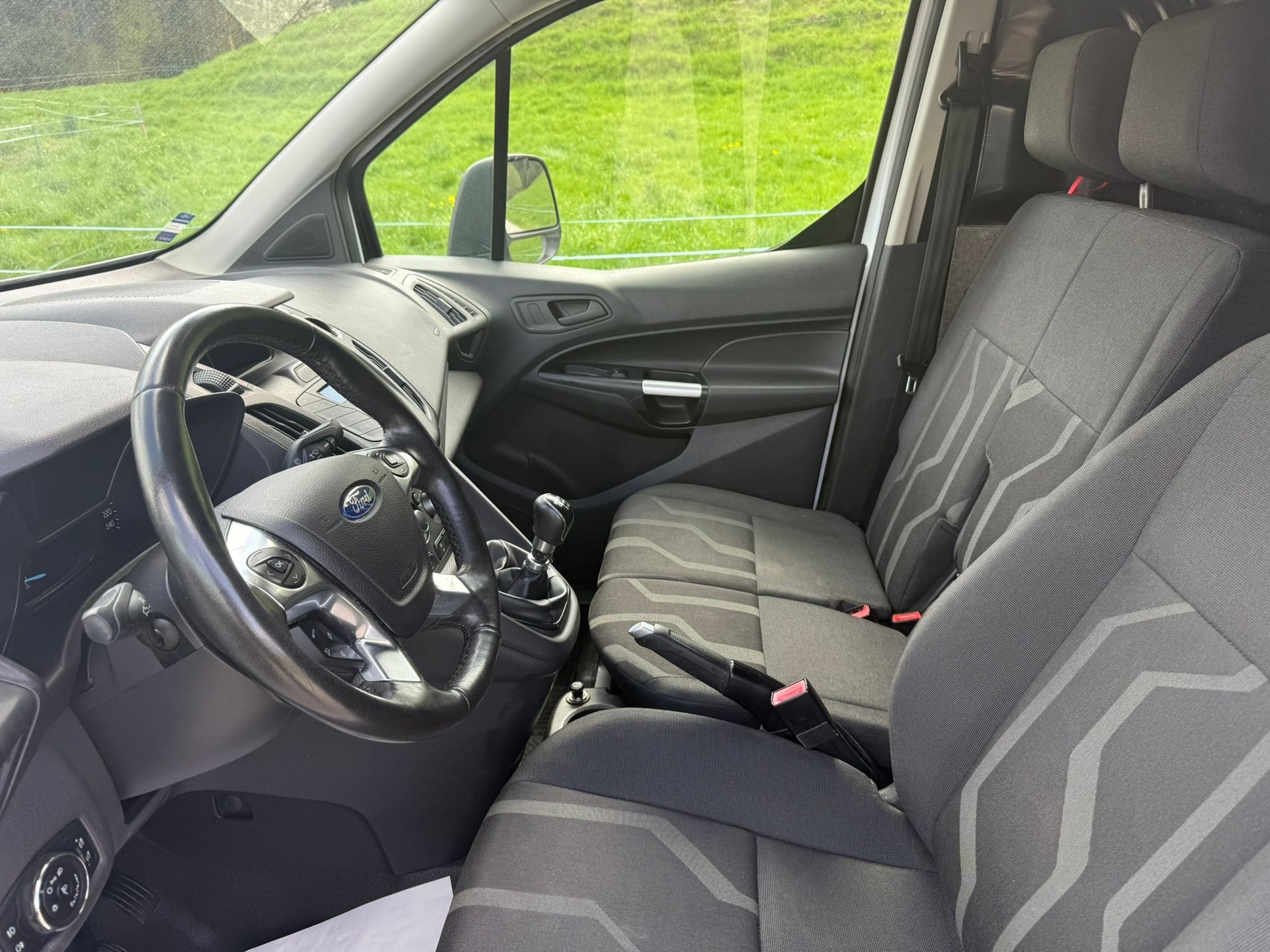 FORD Transit Connect Van T200 1.0 EcoBoost Ambiente-image-7