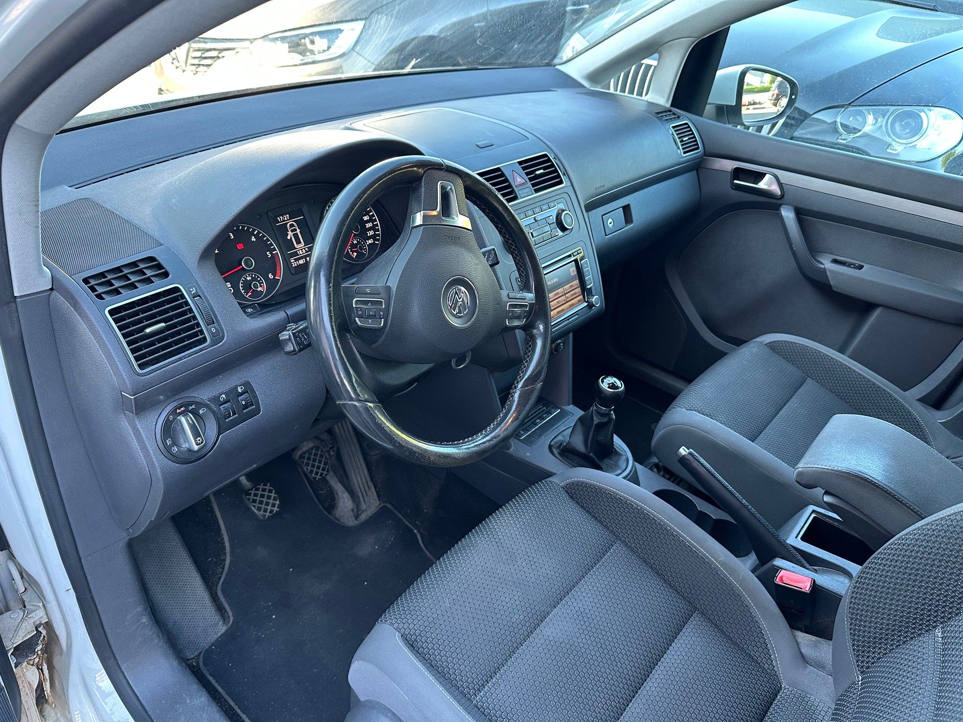 VW Touran 1.6 TDI Trendline-image-8